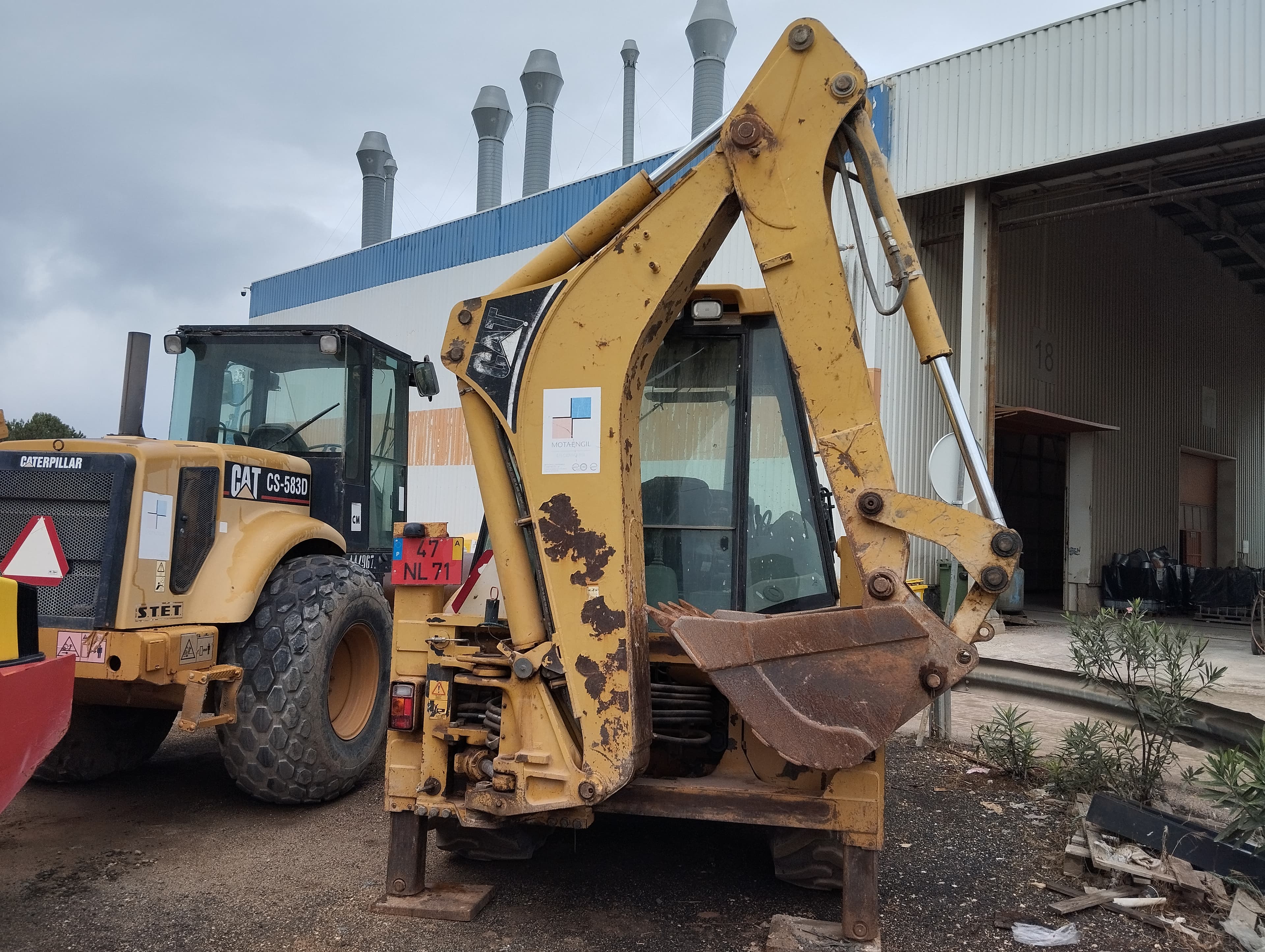 Conj. Ind. Pá e Retro de Pneus Caterpillar 428 DNF CM — image 5