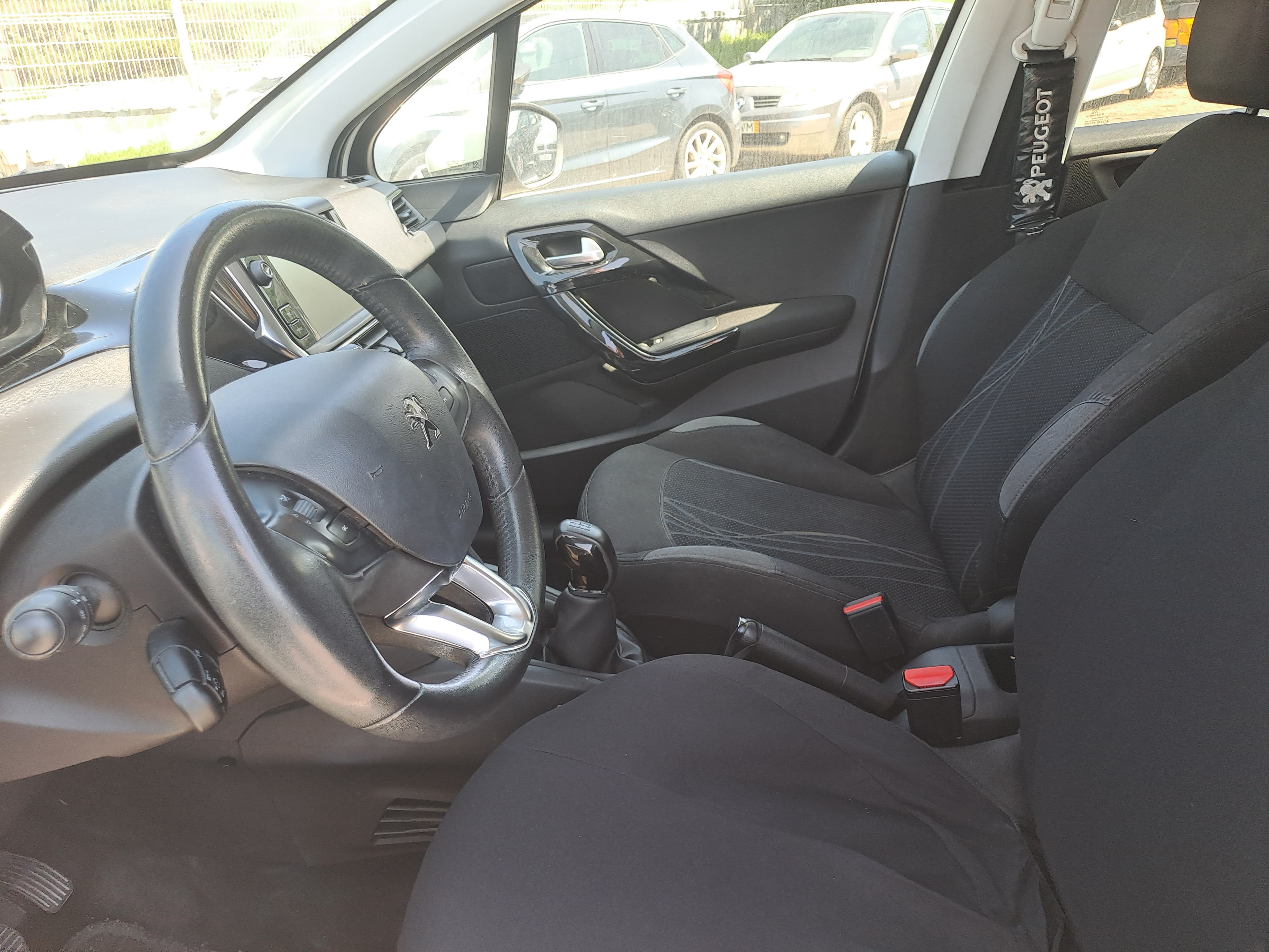 Peugeot 208 · Ano 2015 — imagem 24