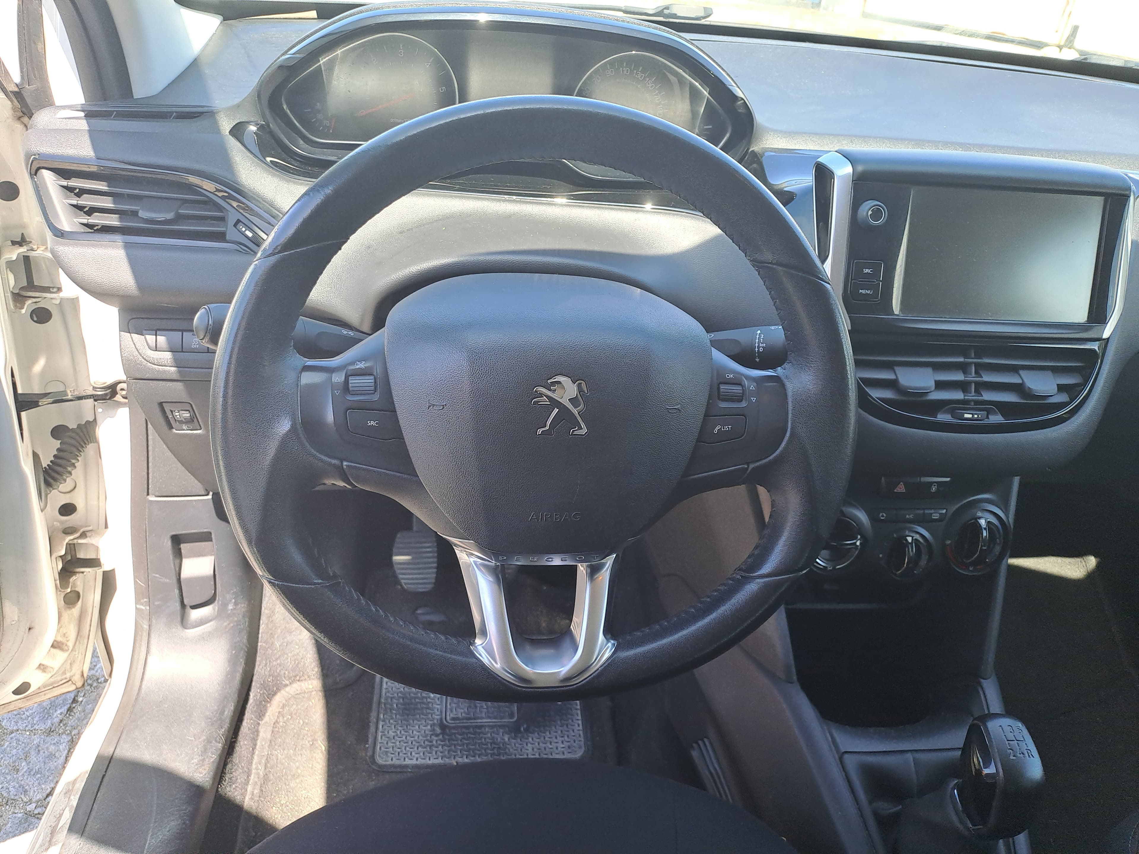 Peugeot 208 · Ano 2015 — imagem 25