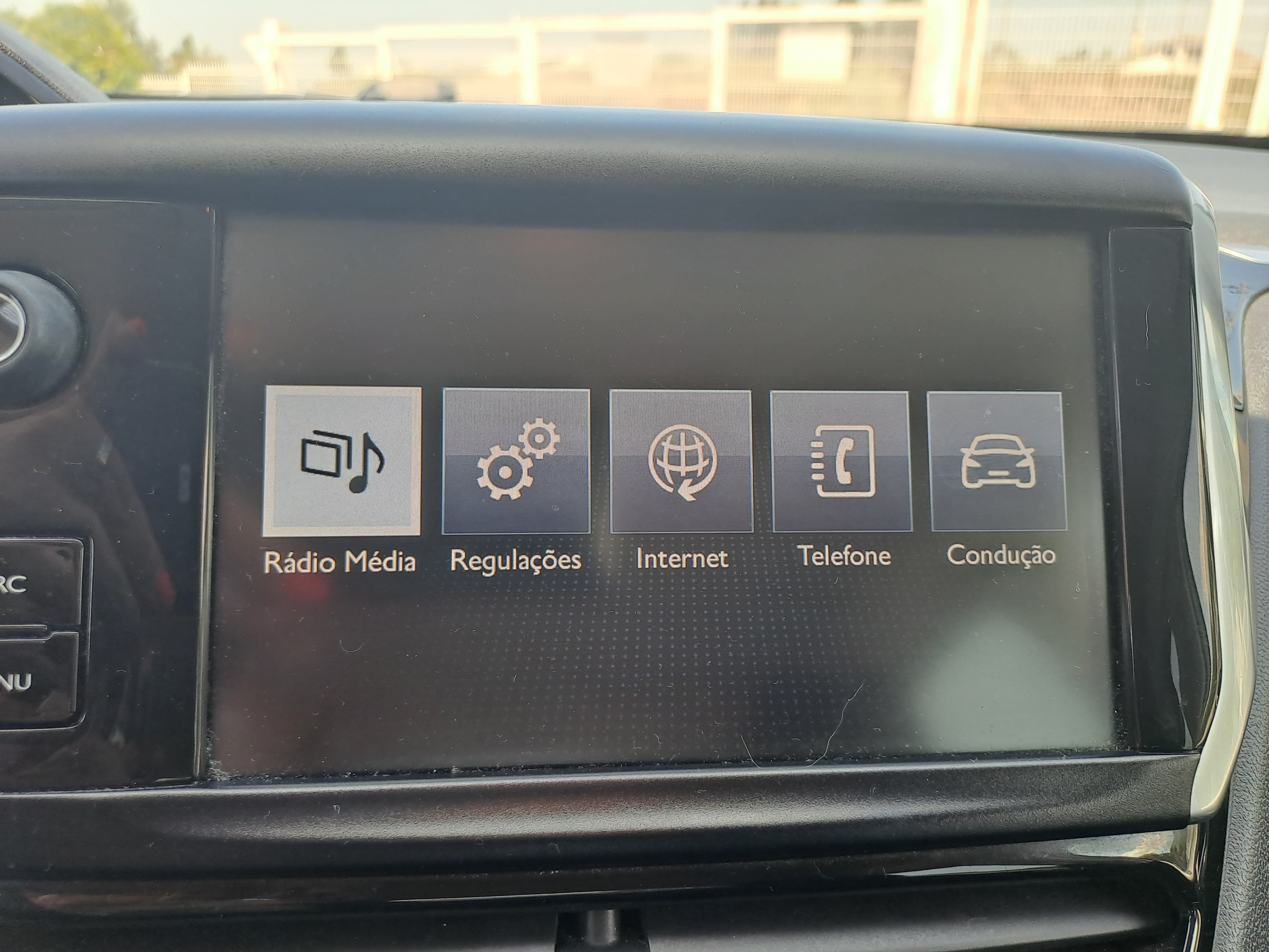 Peugeot 208 · Ano 2015 — imagem 32