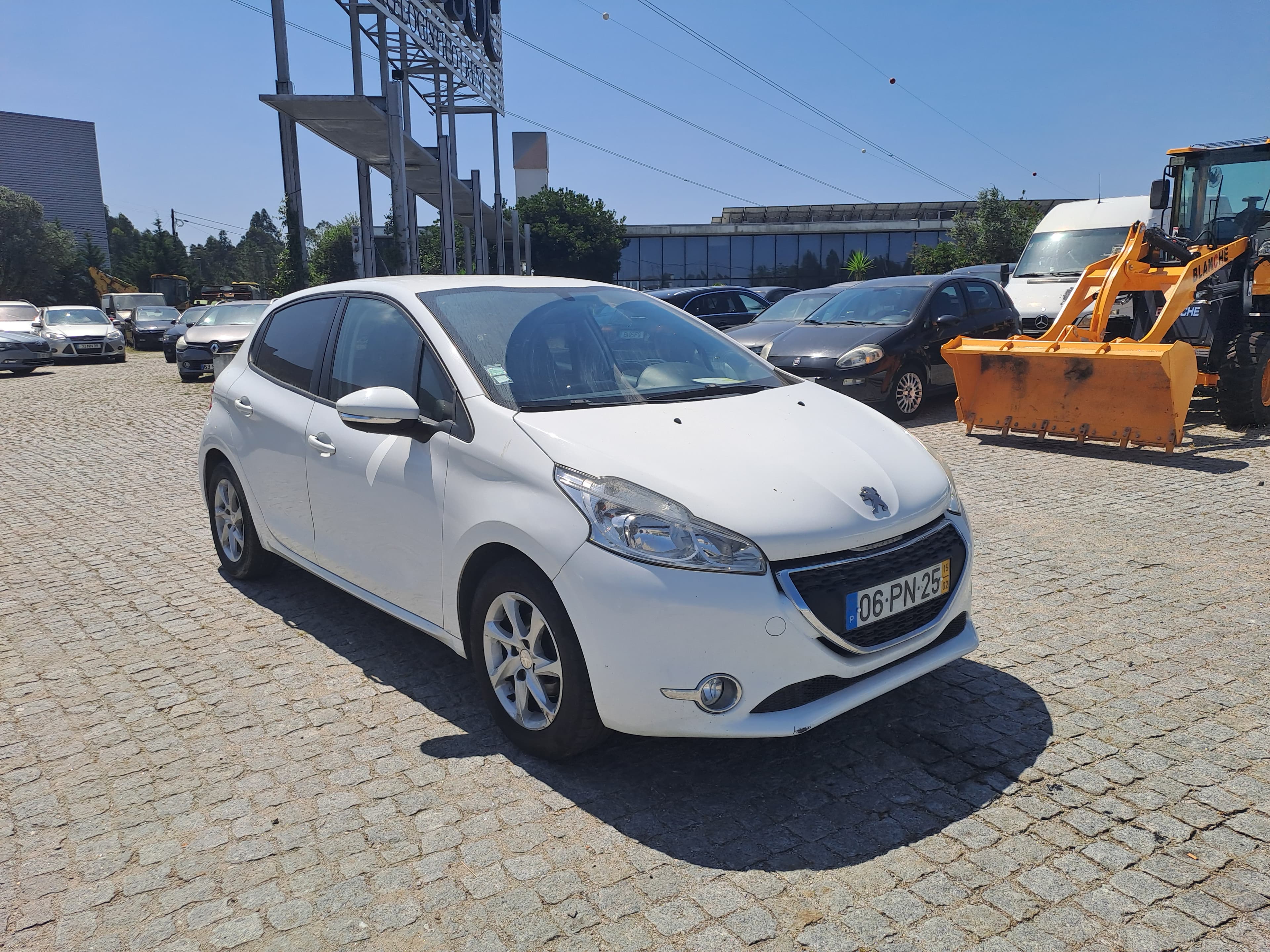 Peugeot 208 · Ano 2015 — imagem 3