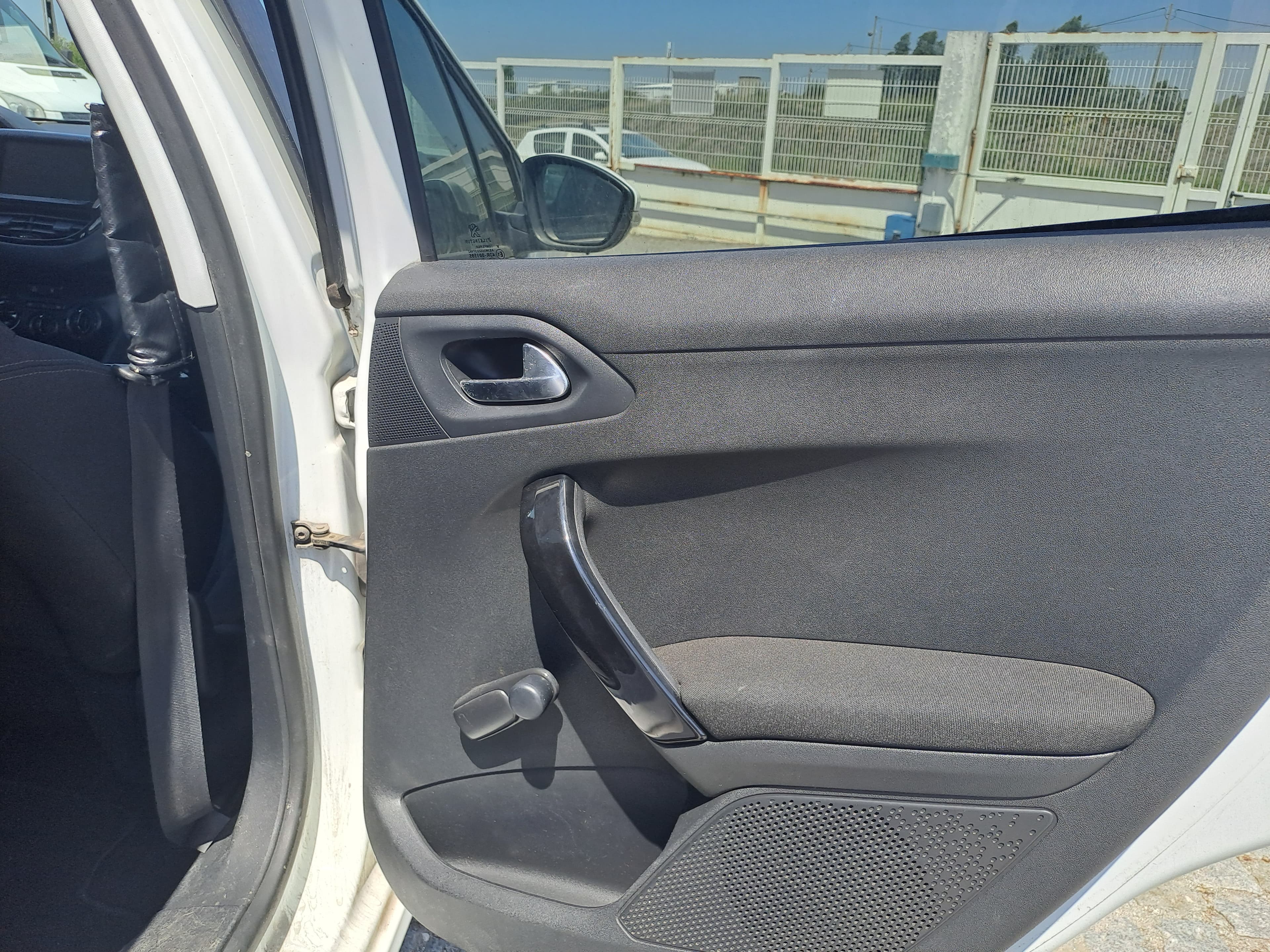 Peugeot 208 · Ano 2015 — imagem 15