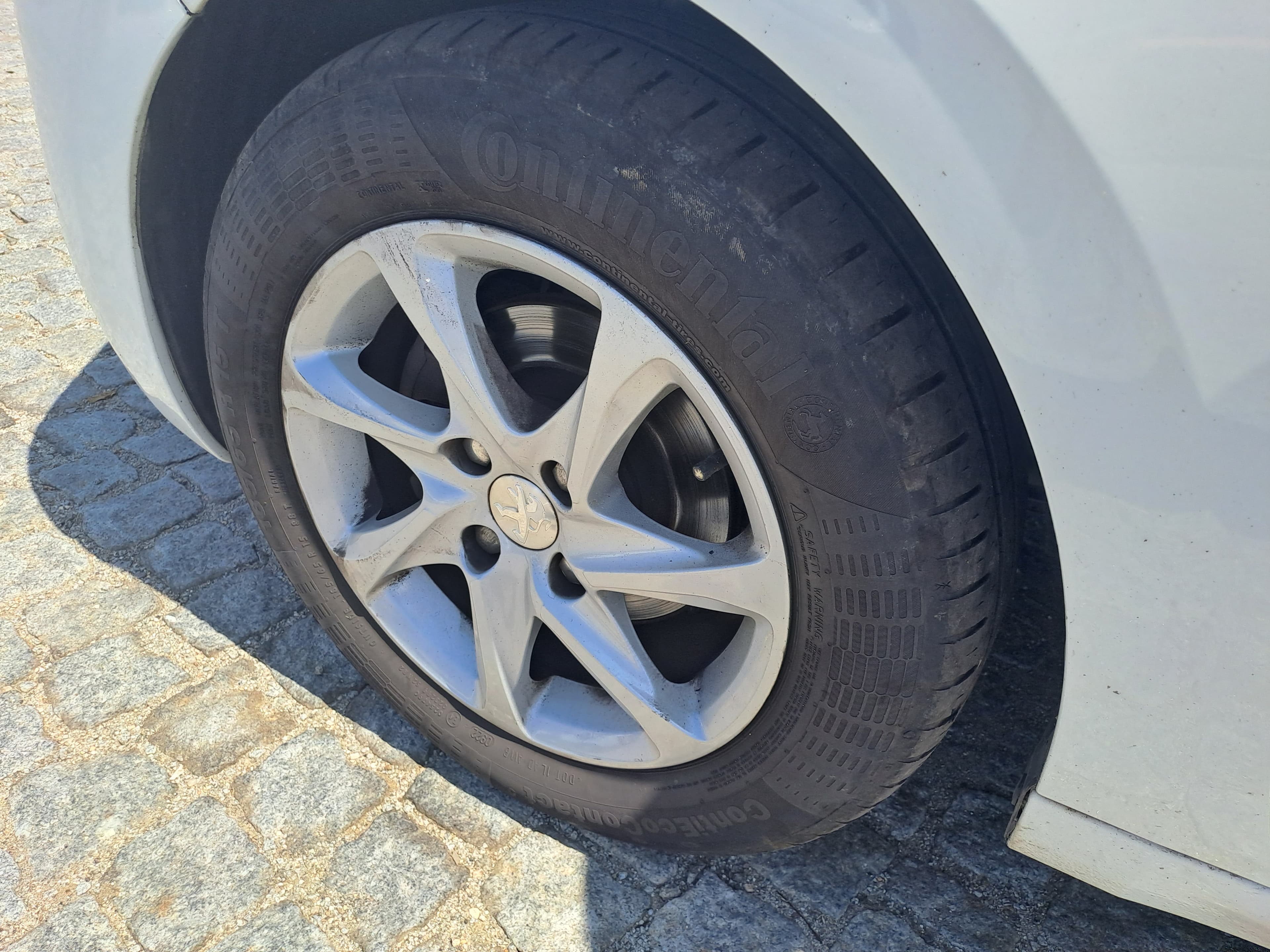 Peugeot 208 · Ano 2015 — imagem 11