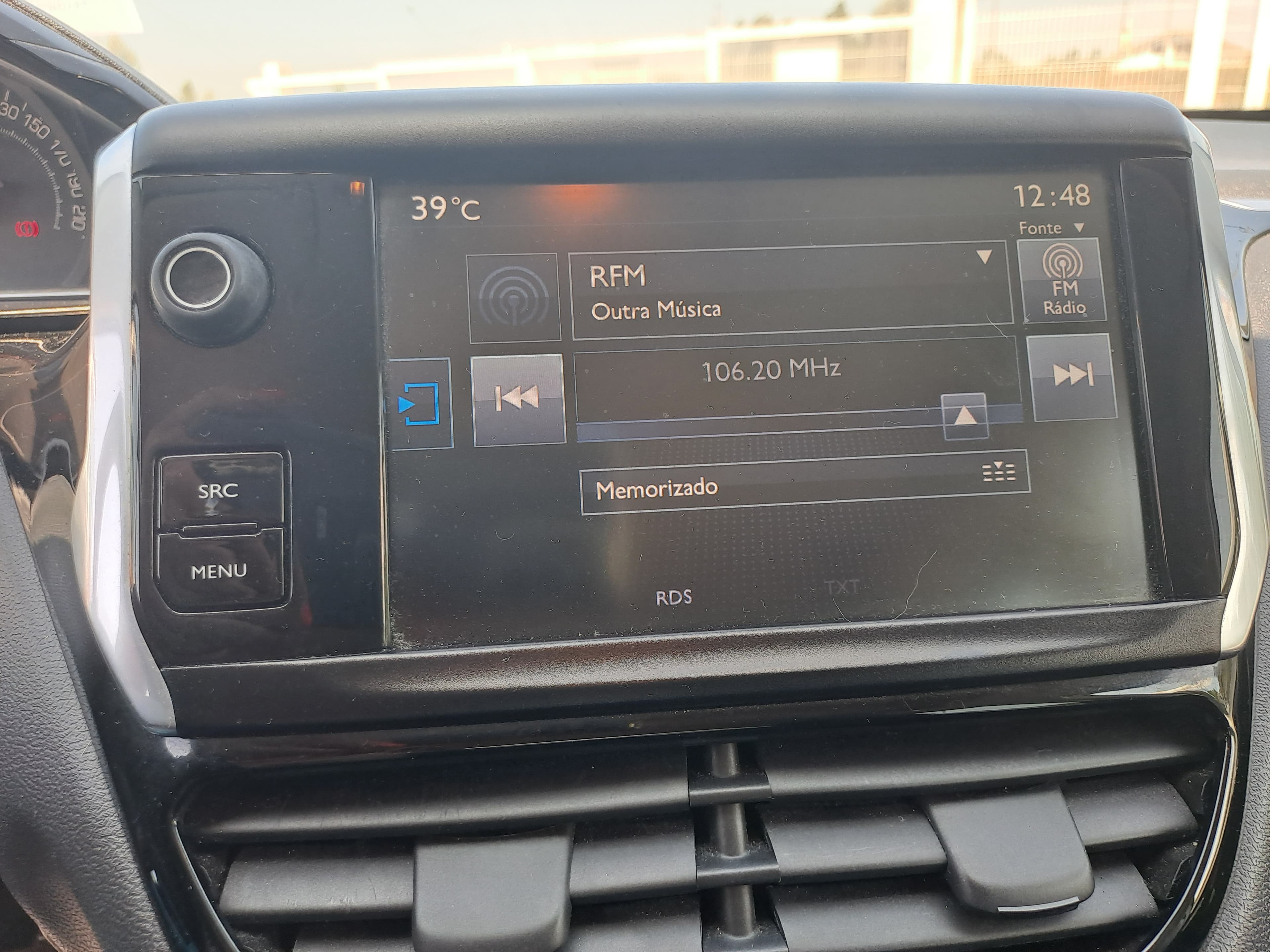 Peugeot 208 · Ano 2015 — imagem 31