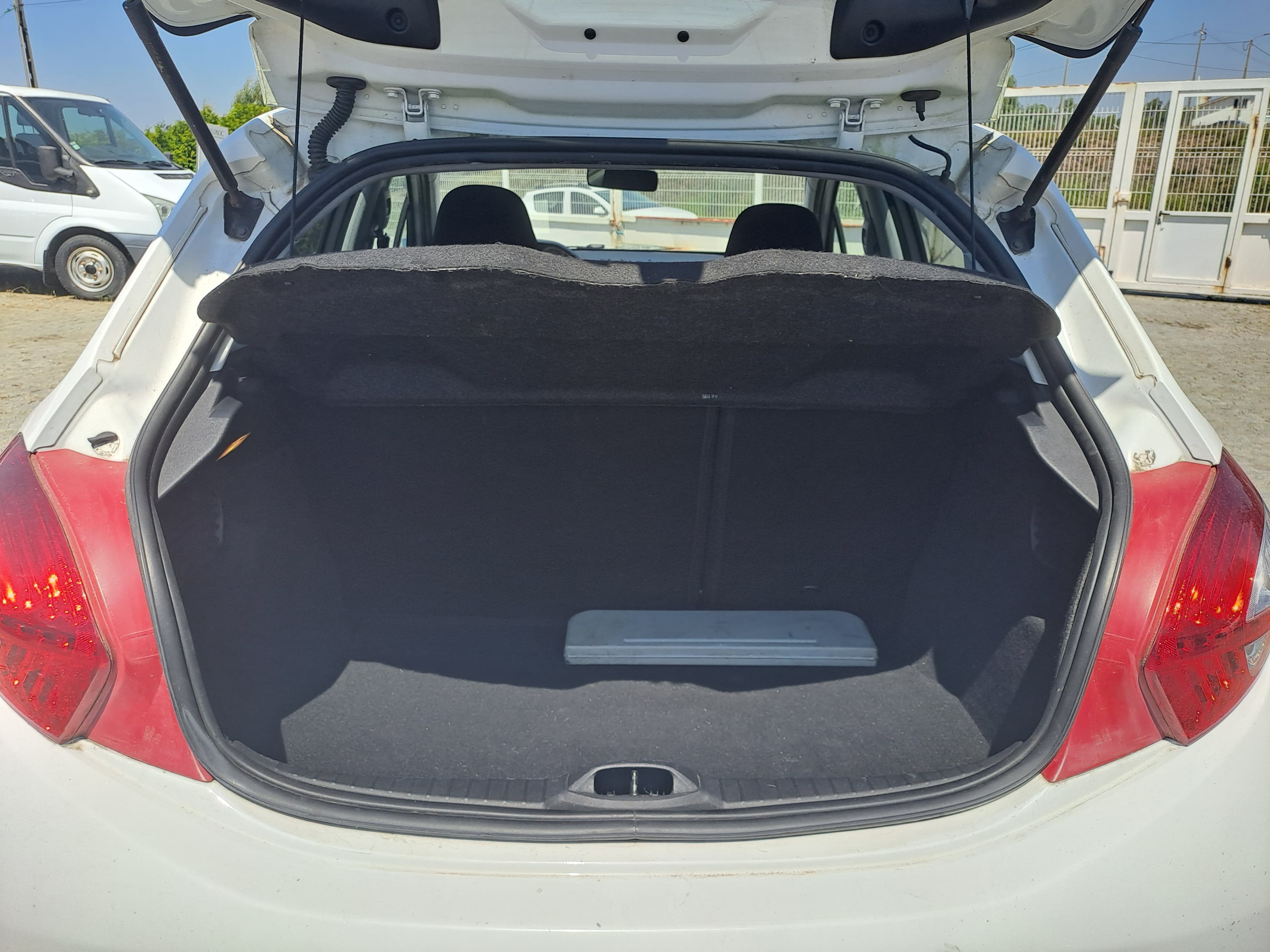 Peugeot 208 · Ano 2015 — imagem 8