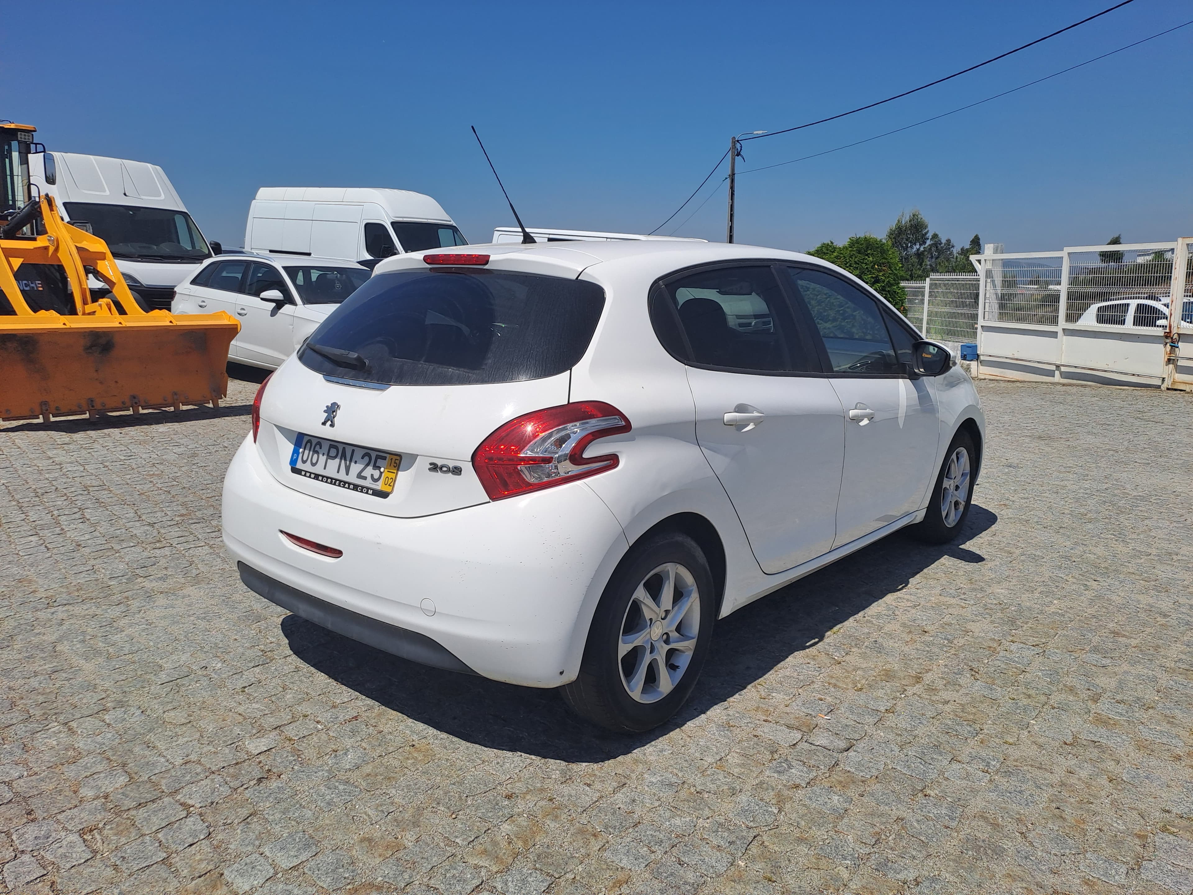 Peugeot 208 · Ano 2015 — imagem 4
