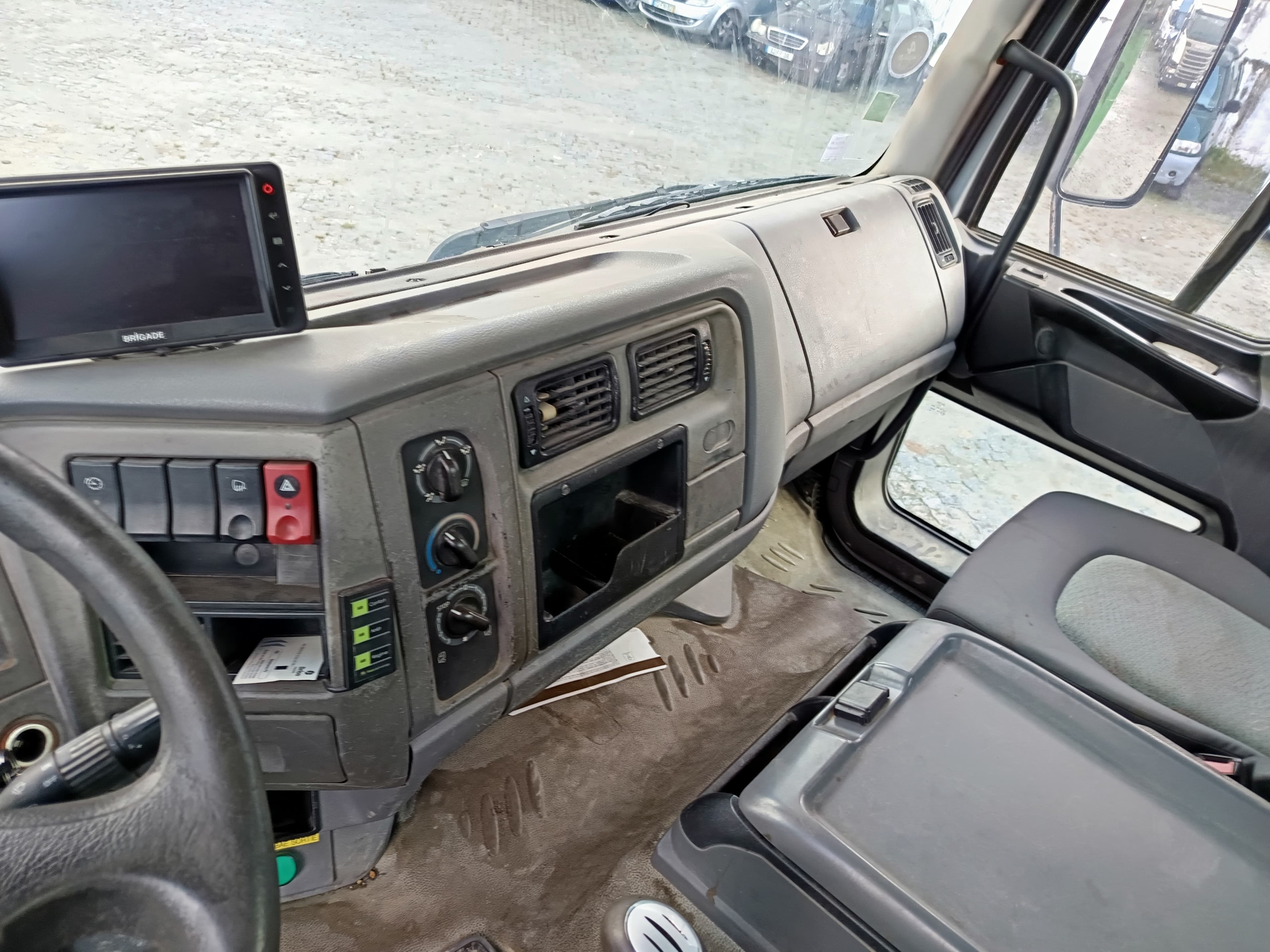 Renault 370 · Ano 2007 — imagem 23