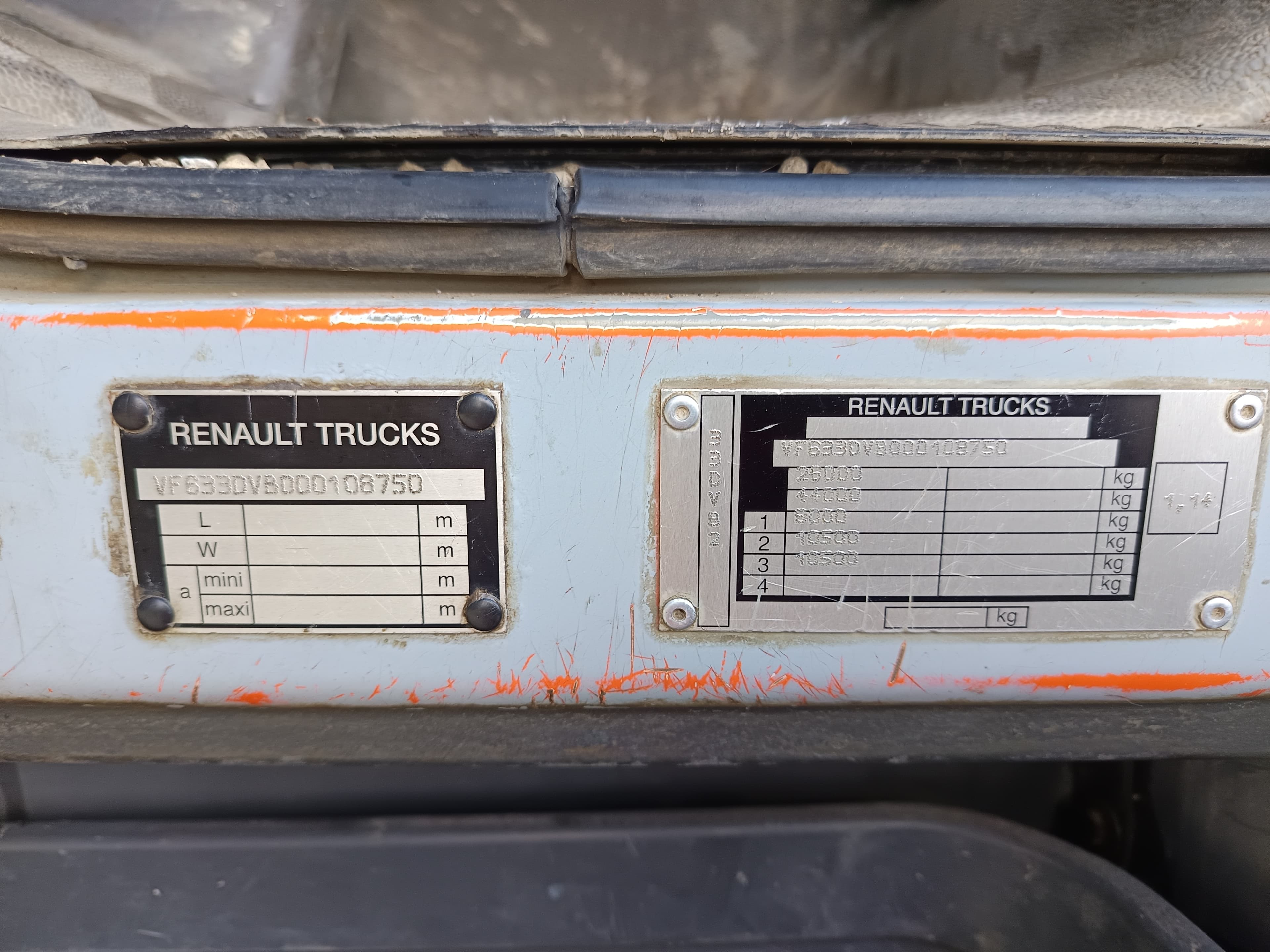 Renault 370 · Ano 2007 — imagem 18
