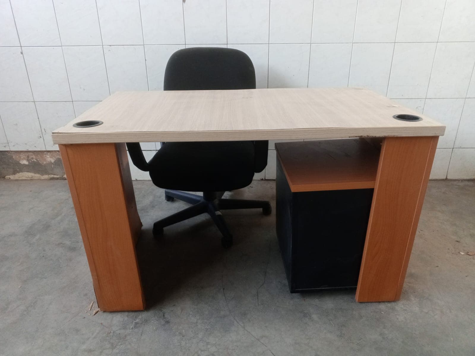 Mobilier de bureau — image 1