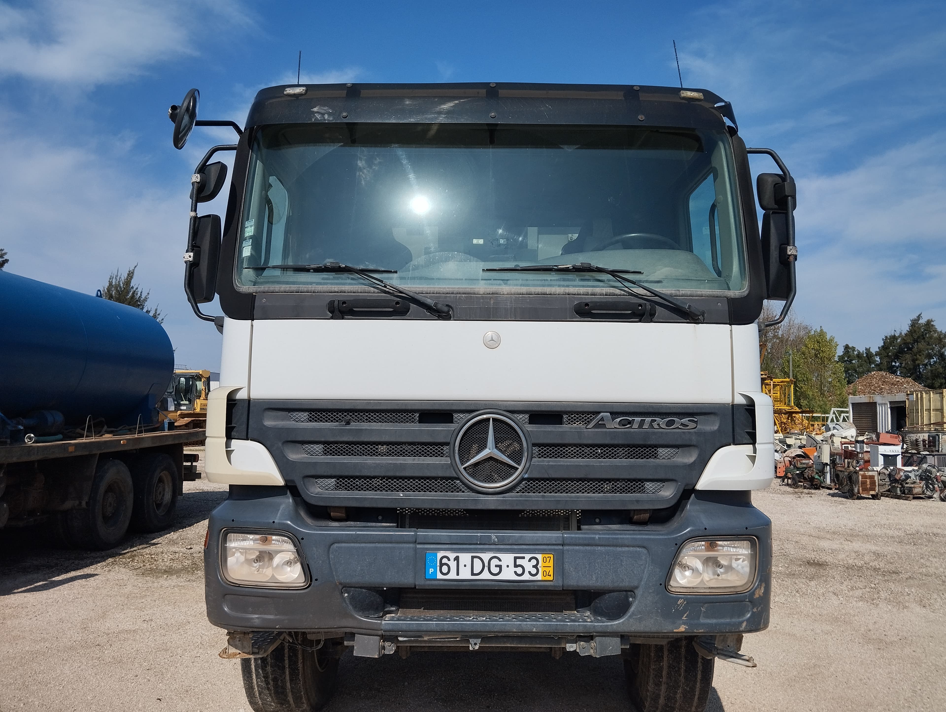 Camião Basc. Tras. 26 T Mercedes-Benz ACTROS 3341 AK 6x6 — imagen 2