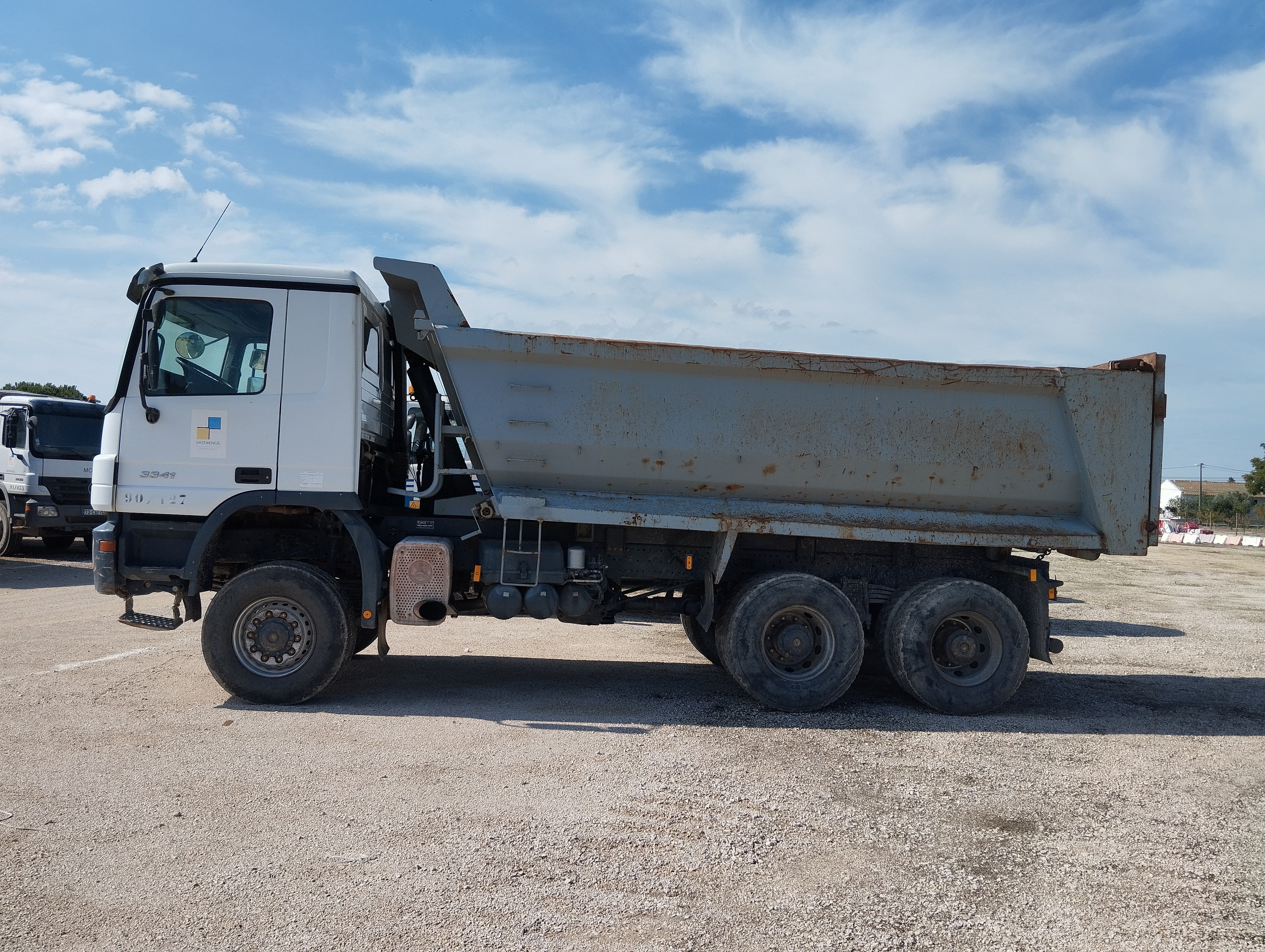 Camião Basc. Tras. 26 T Mercedes-Benz ACTROS 3341 AK 6x6 — imagen 4