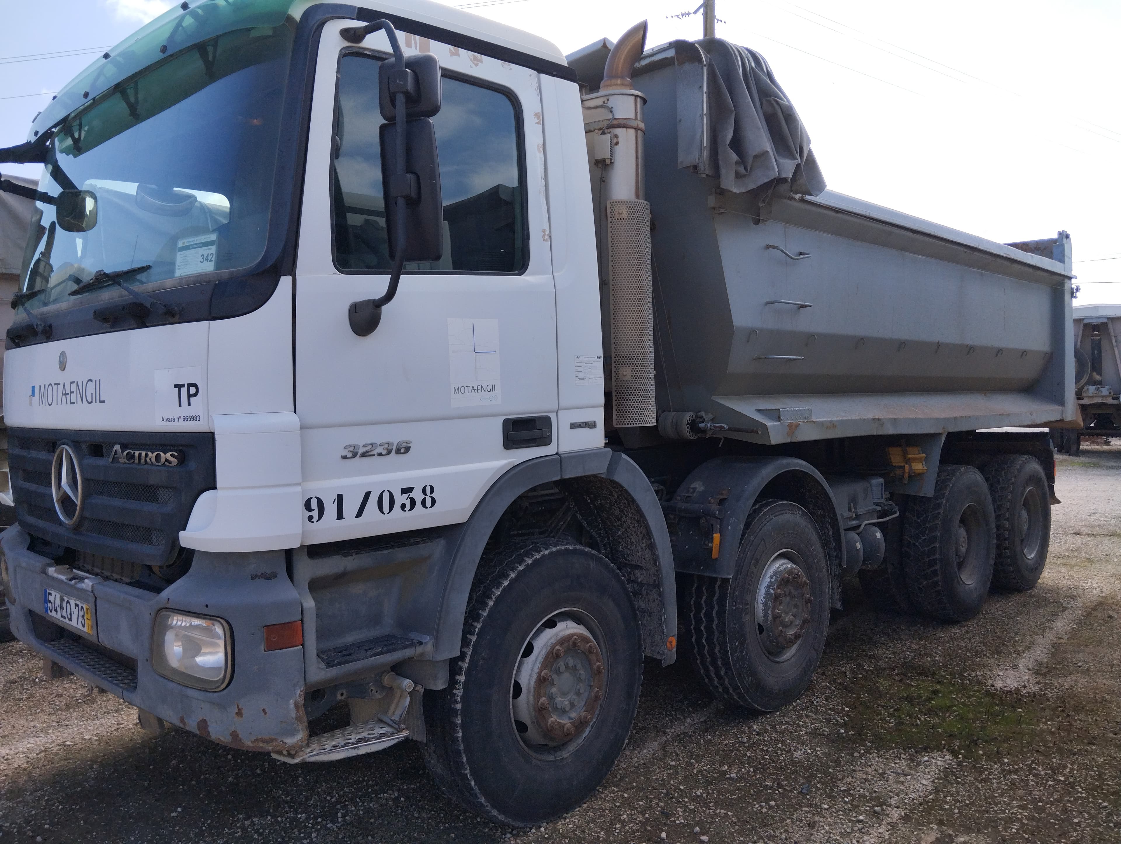 Camião Basc. Tras. 32 T Mercedes-Benz ACTROS 3236K/42 8x4 — imagem 4