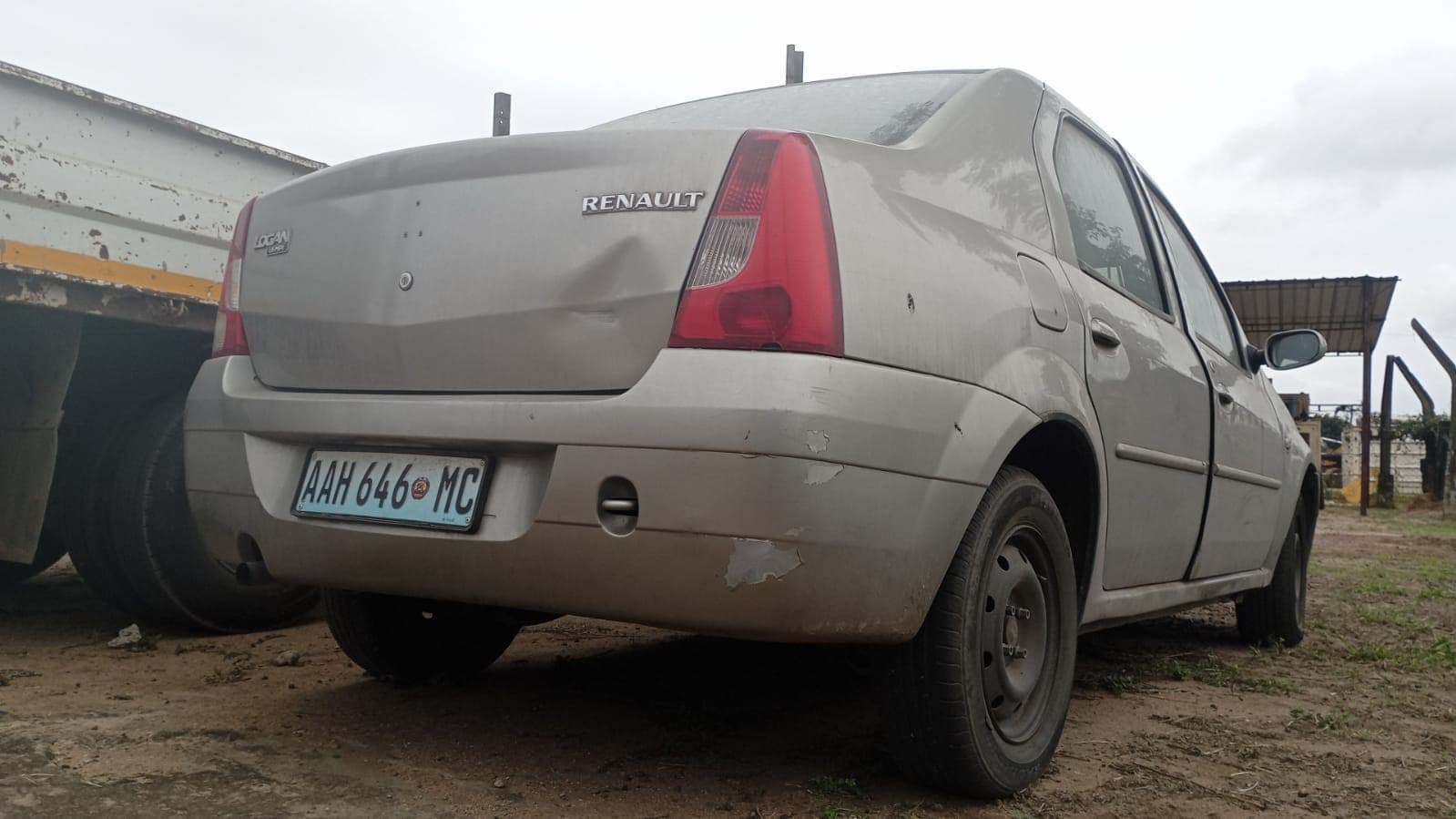 Renault Logan · Ano 2009 — image 5