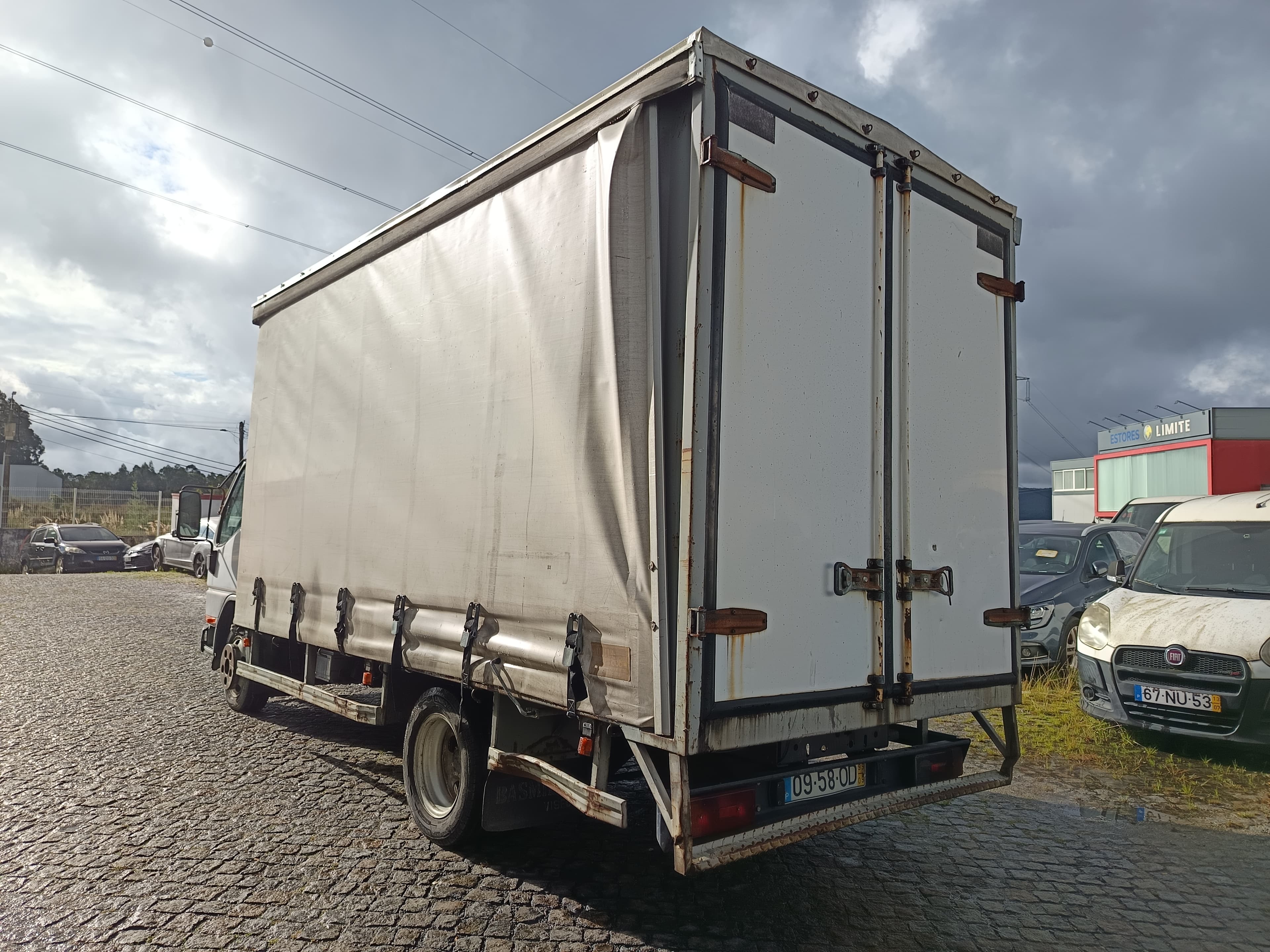 Mitsubishi Canter · Ano 1999 — image 6