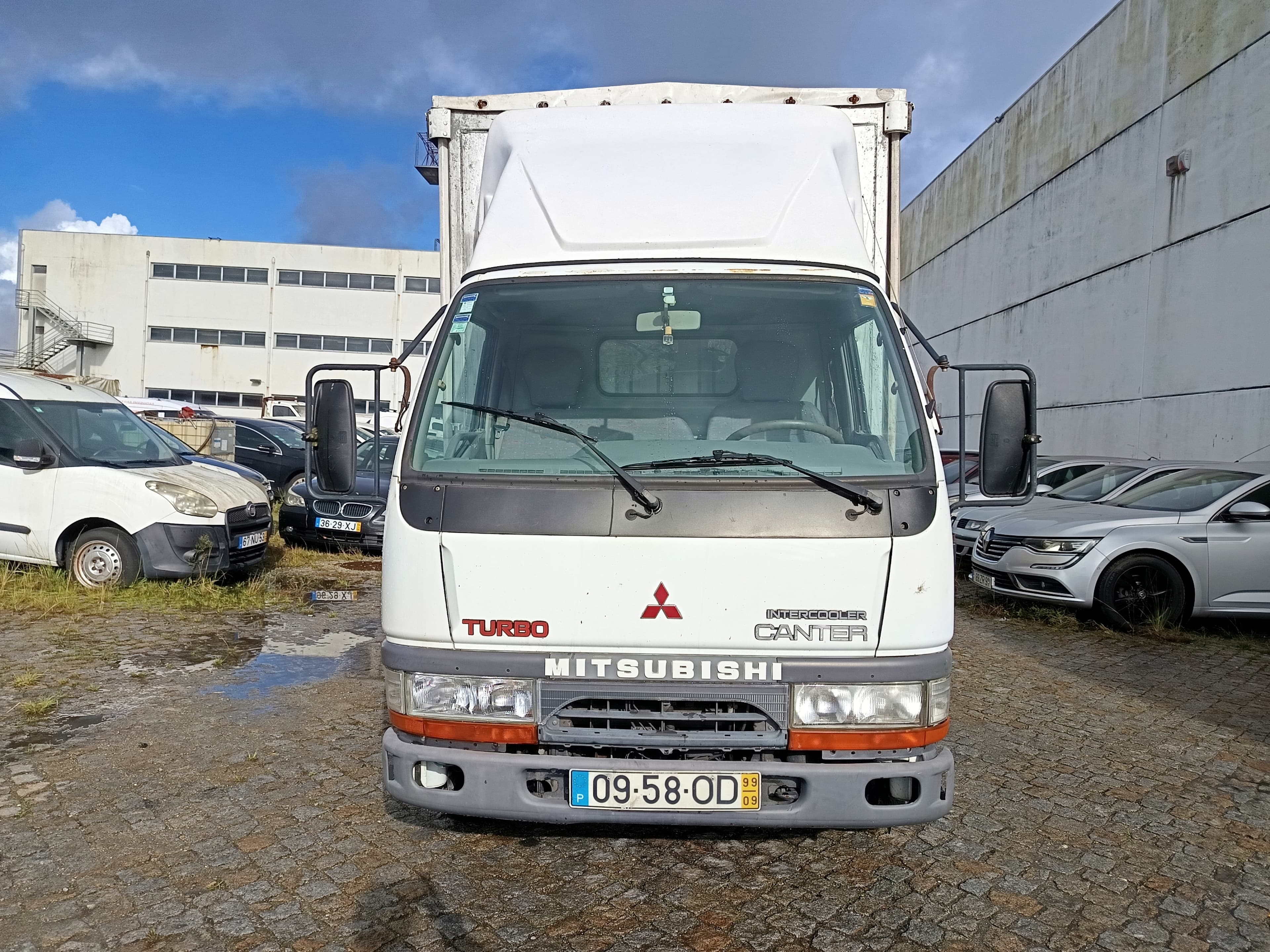 Mitsubishi Canter · Ano 1999 — image 2