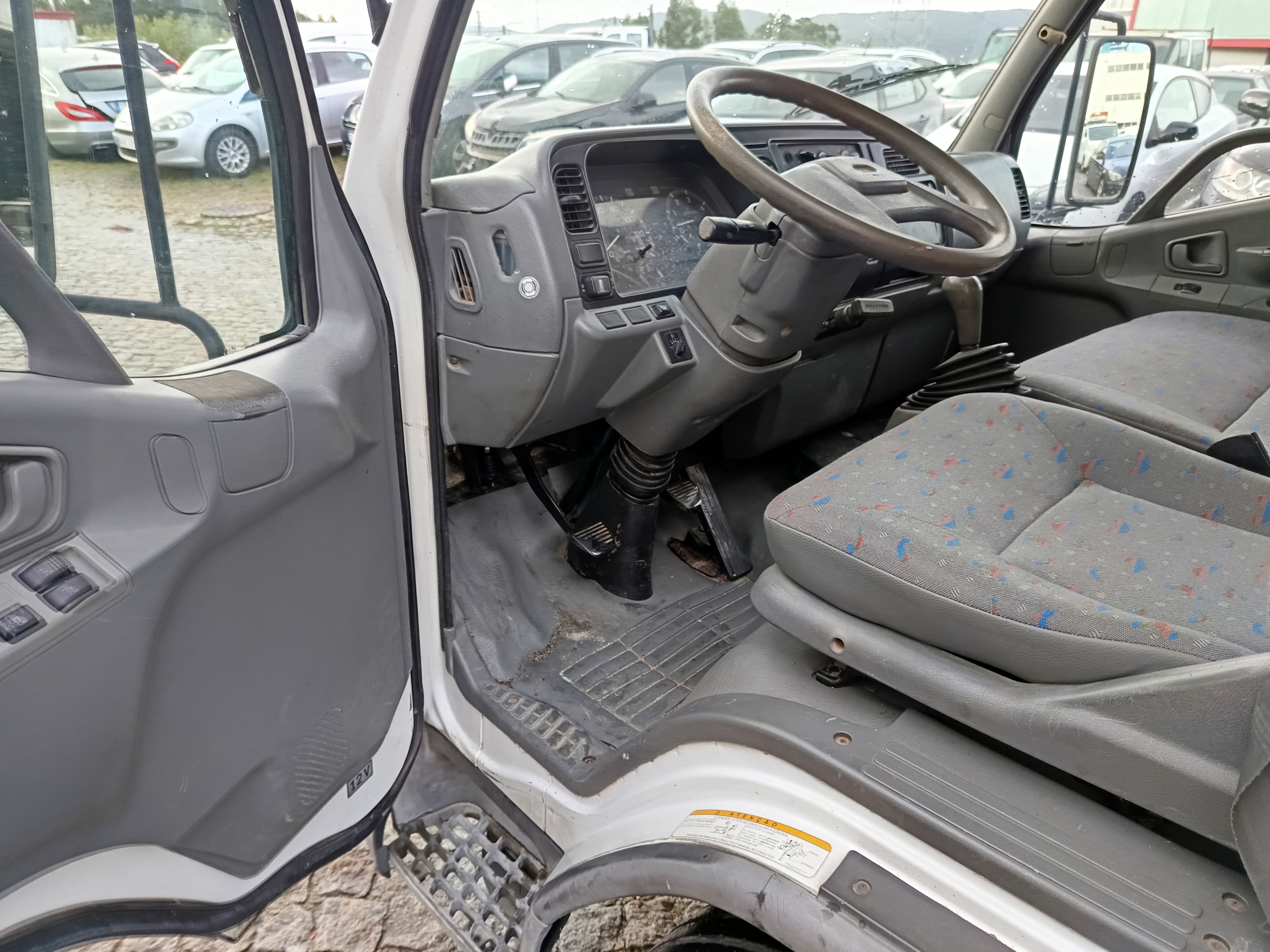 Mitsubishi Canter · Ano 1999 — image 15