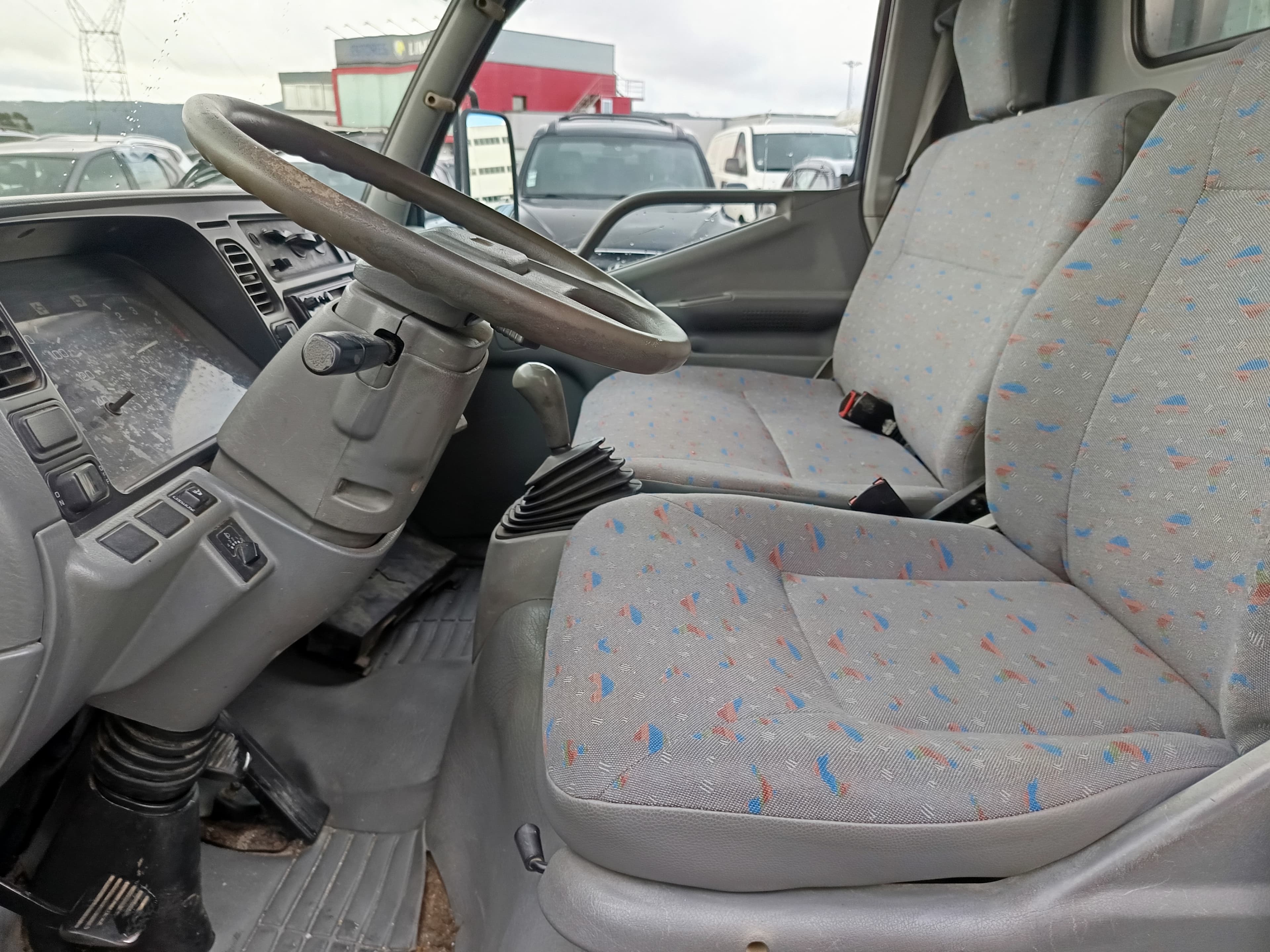 Mitsubishi Canter · Ano 1999 — image 17