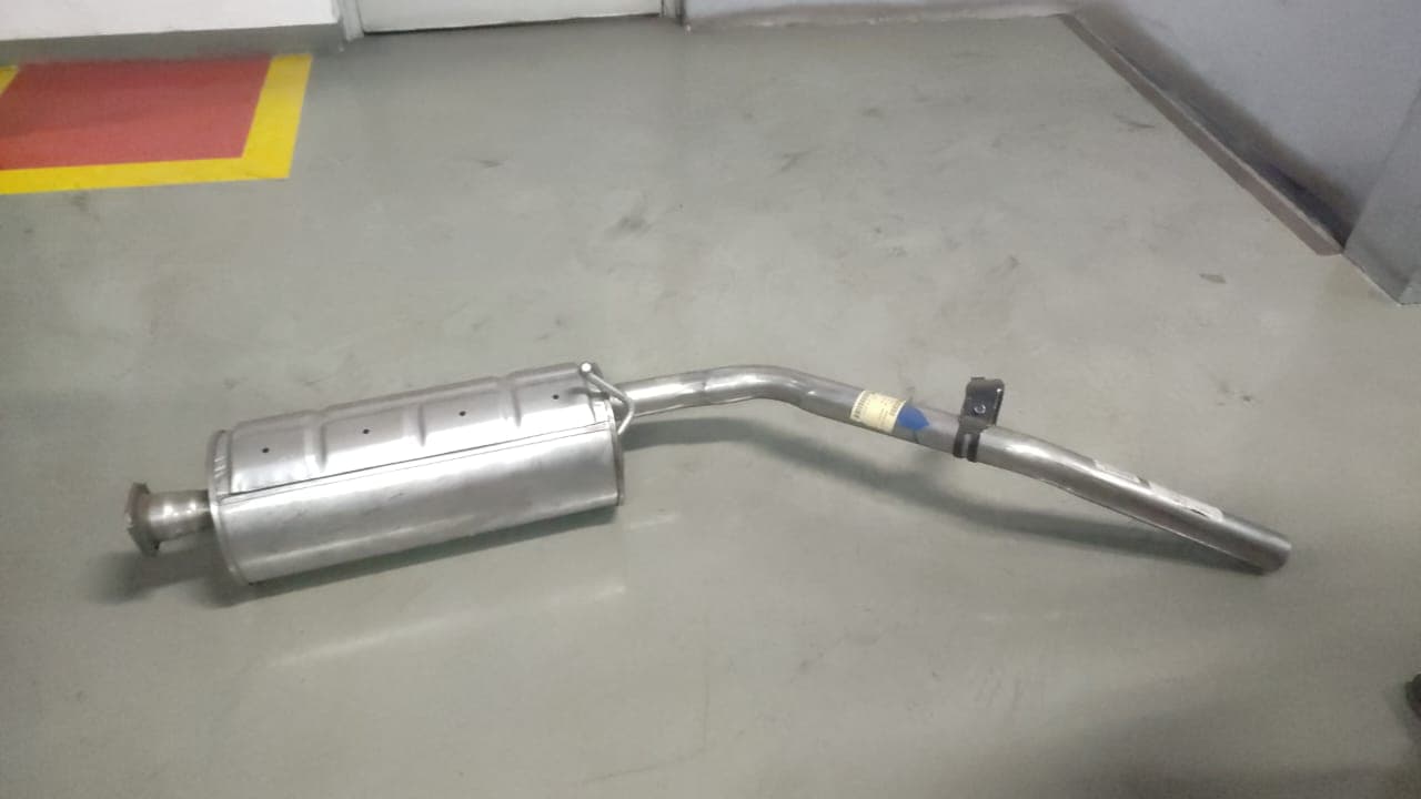 Panela de escape Nissan — imagen 2