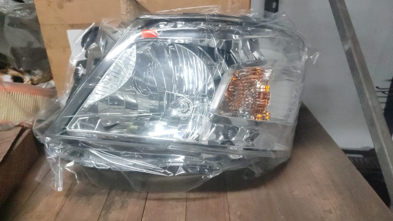 Farol lateral direito p/ Nissan — imagem 1