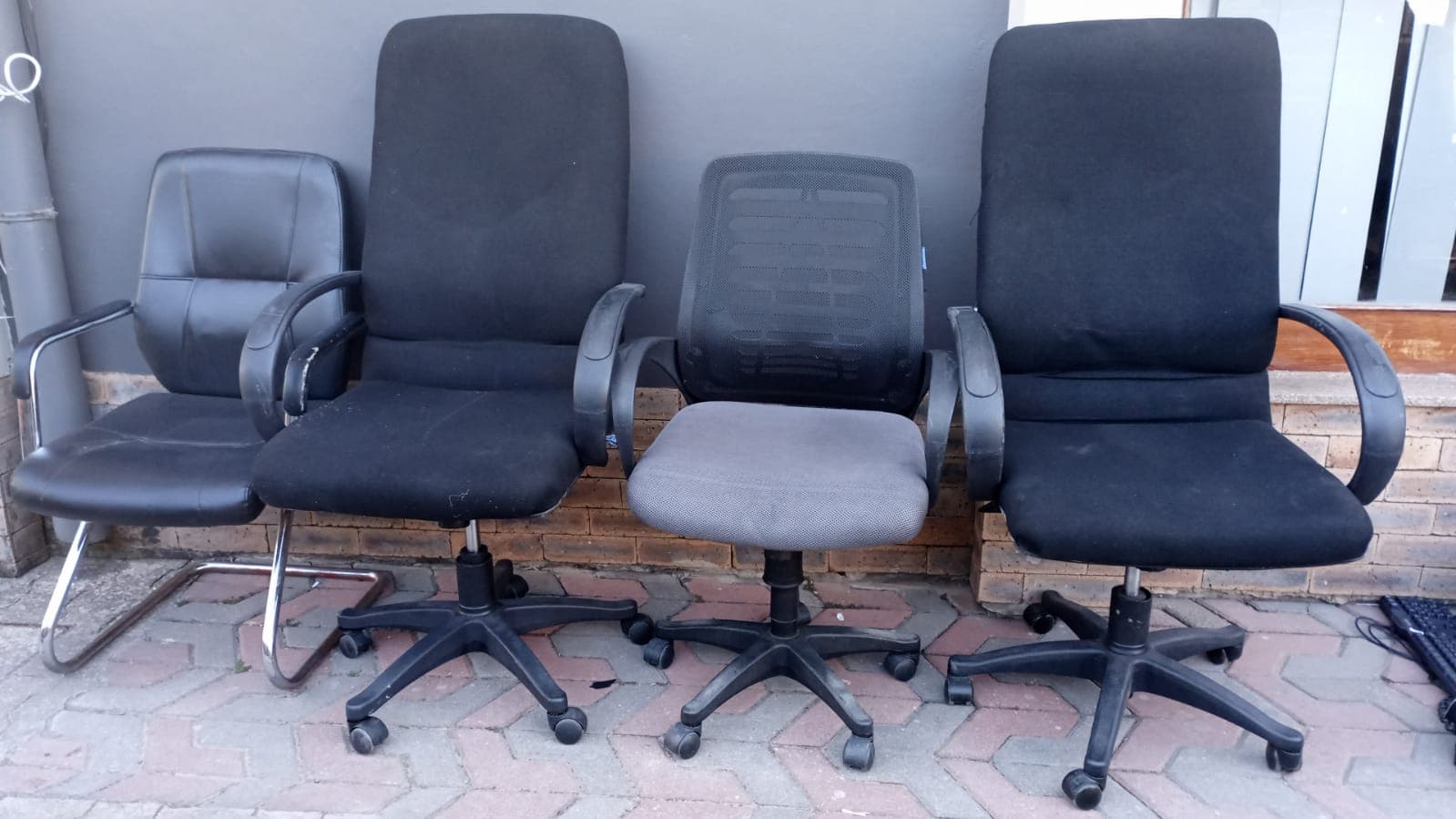 Mobilier de bureau — image 1