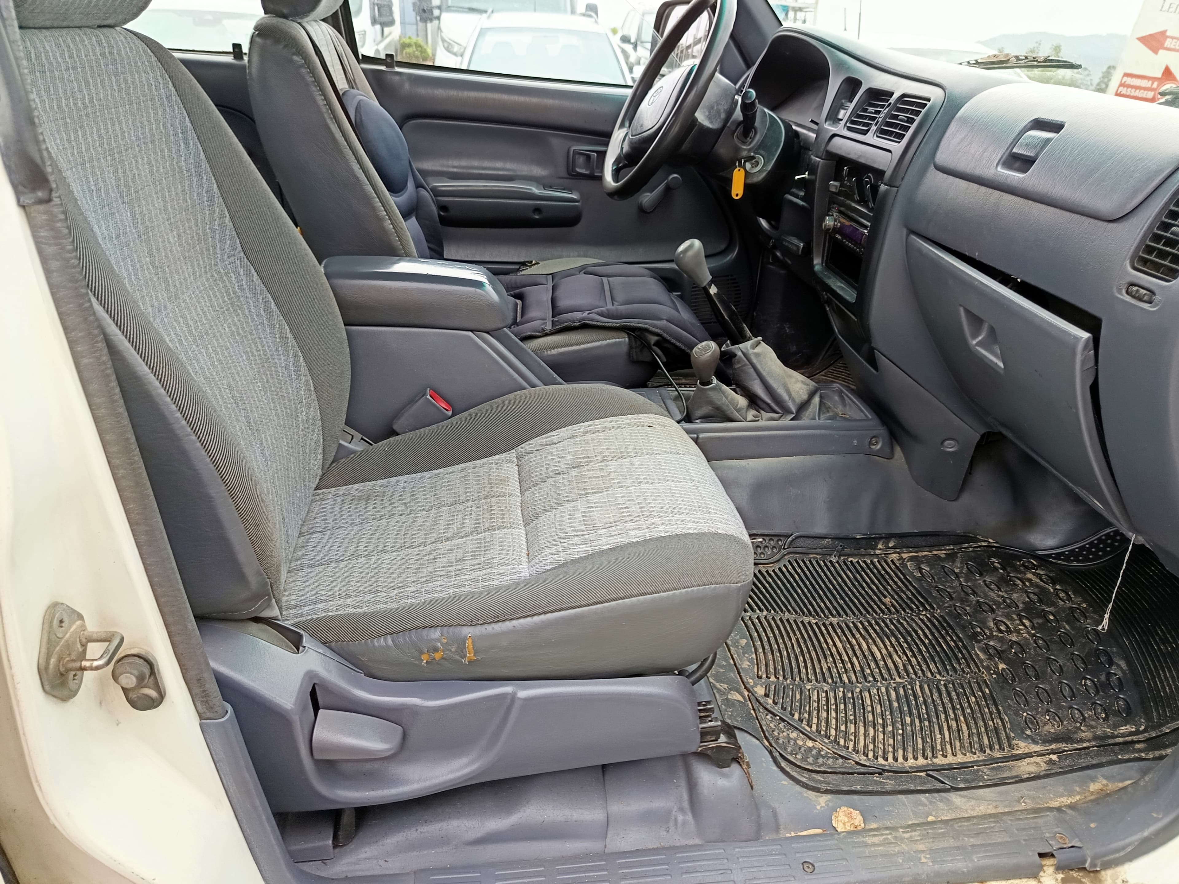 Toyota Hilux · Ano 2000 — imagem 18
