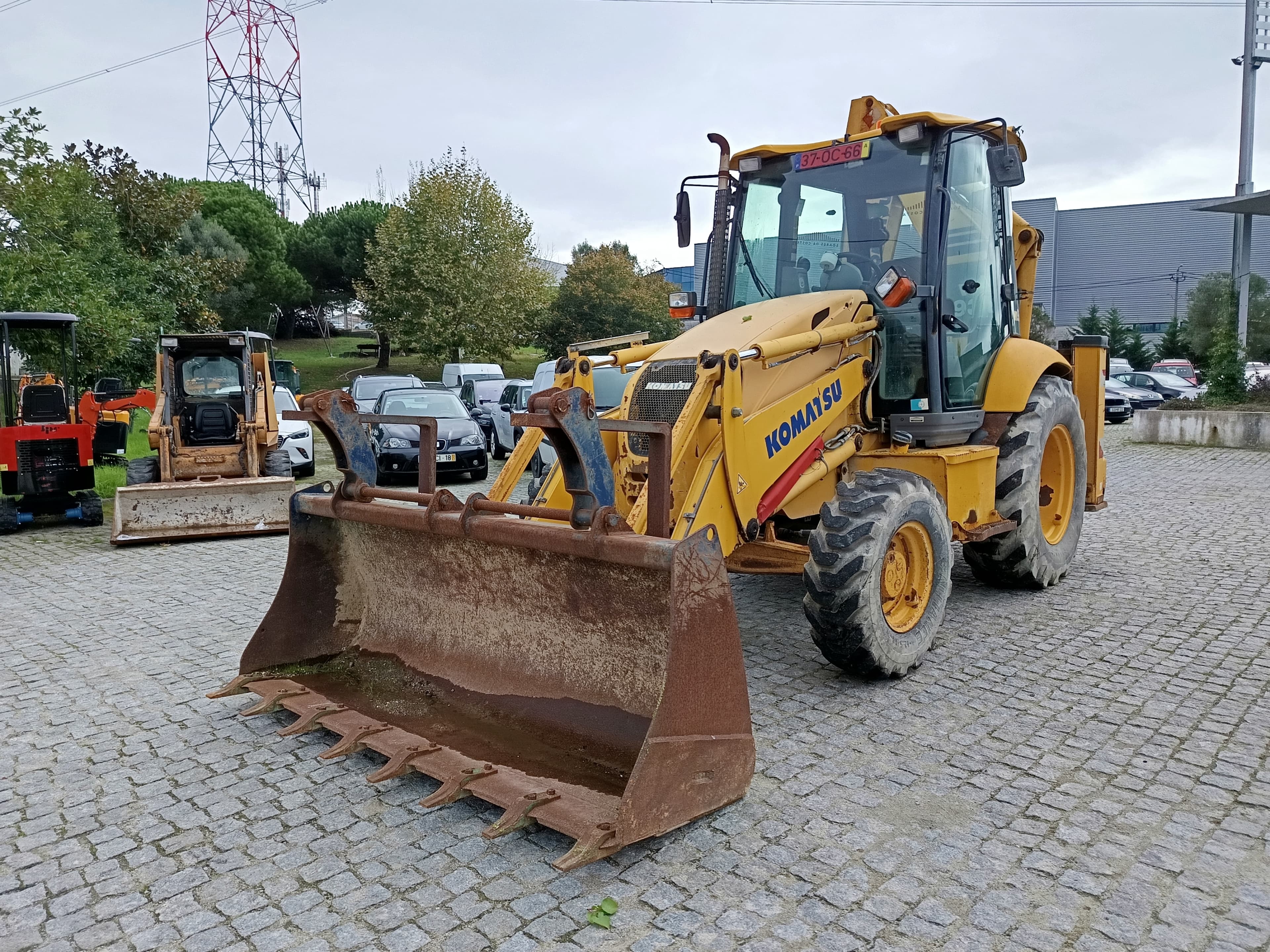 Retroescavadora Komatsu · Ano 2008 — imagem 1