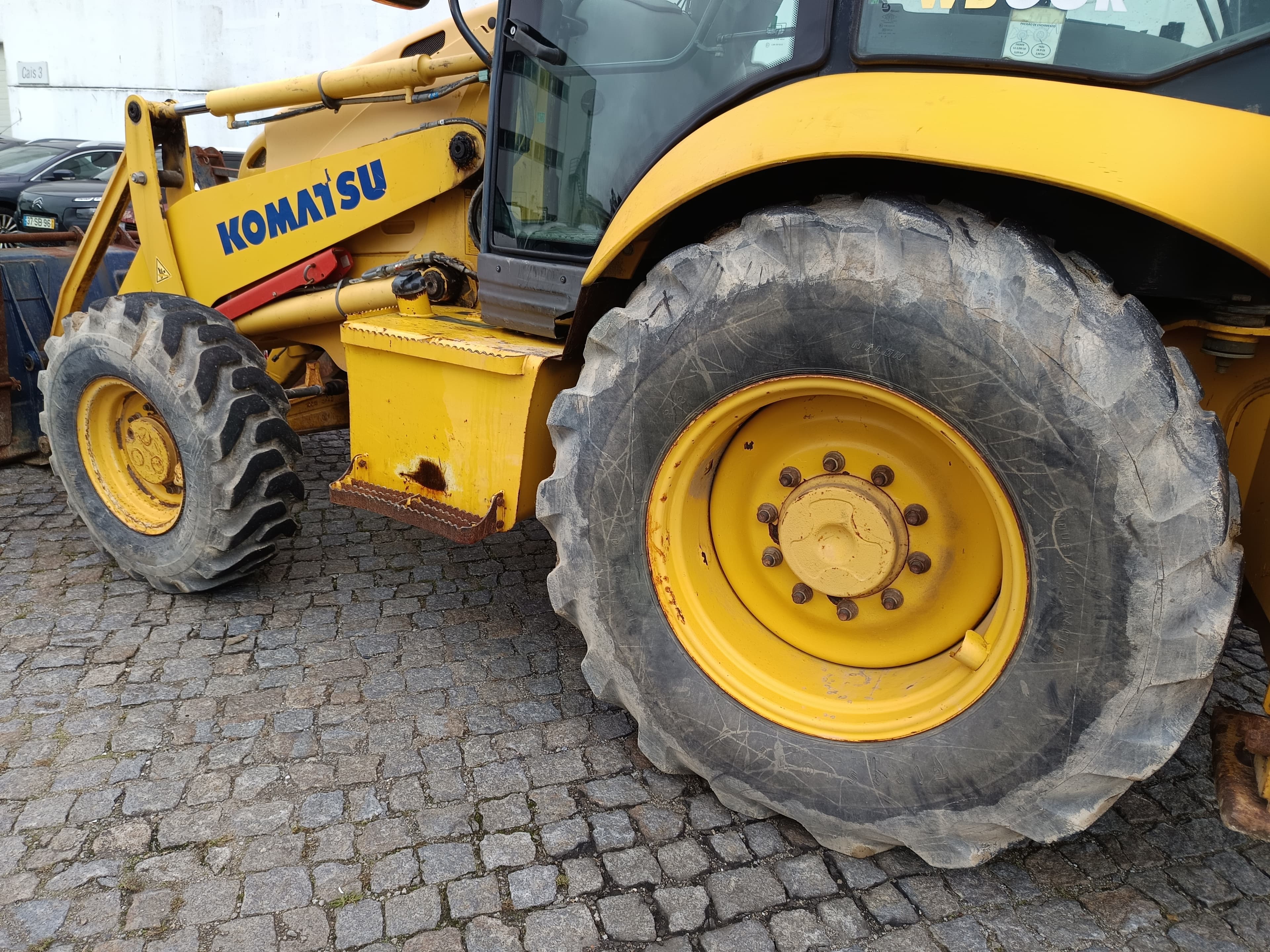 Retroescavadora Komatsu · Ano 2008 — imagem 11