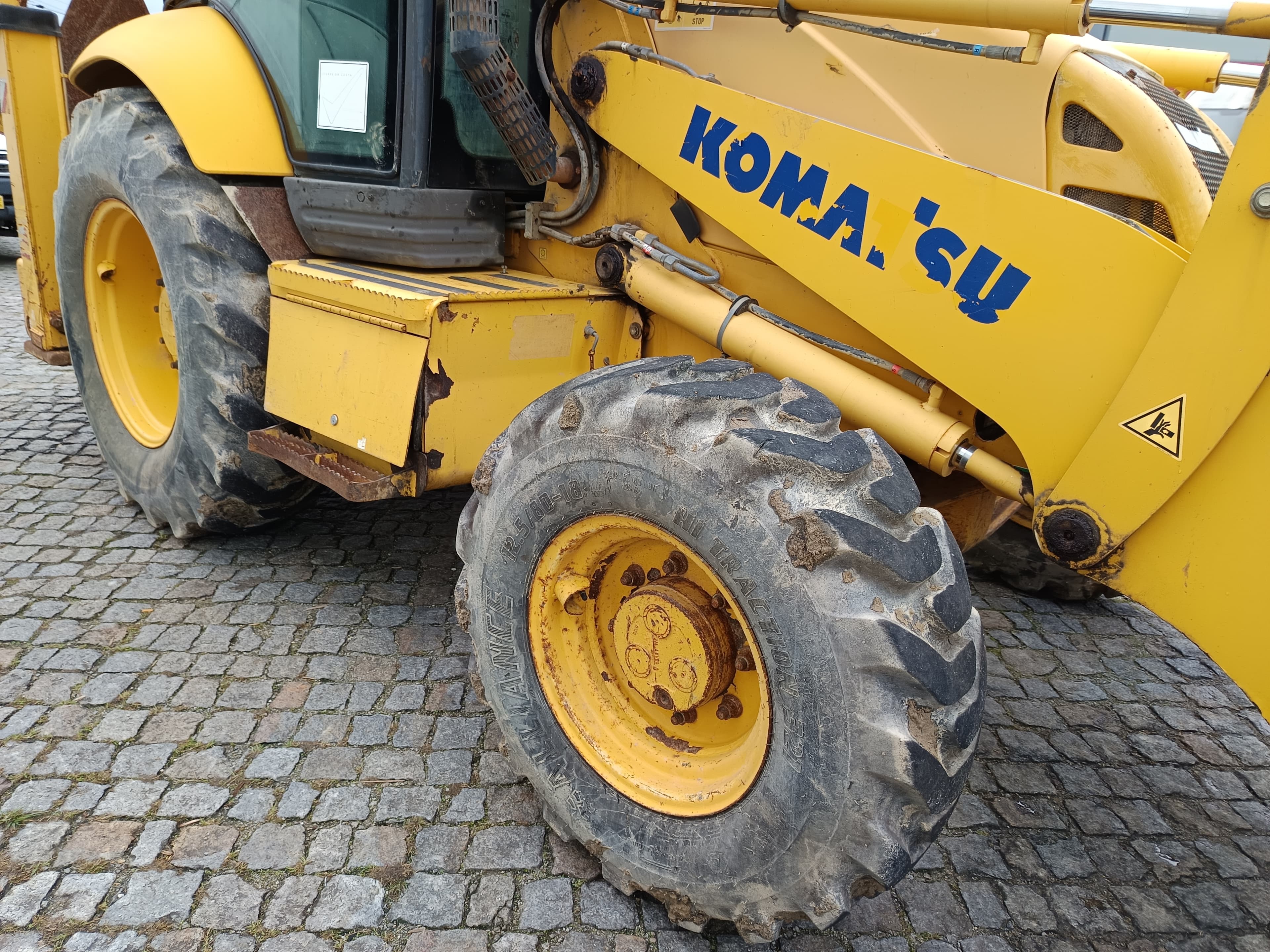 Retroescavadora Komatsu · Ano 2008 — imagem 8