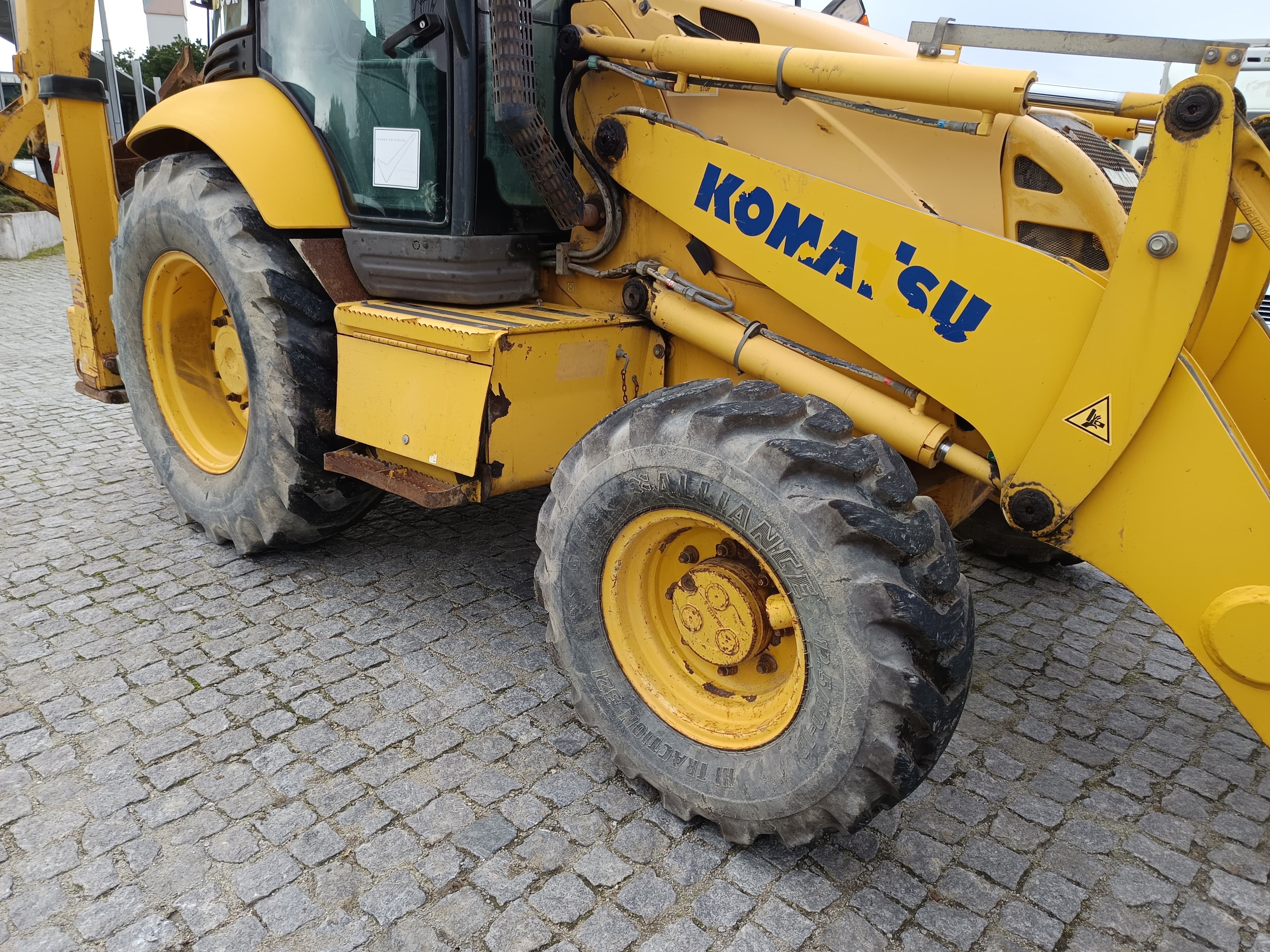 Retroescavadora Komatsu · Ano 2008 — imagem 12