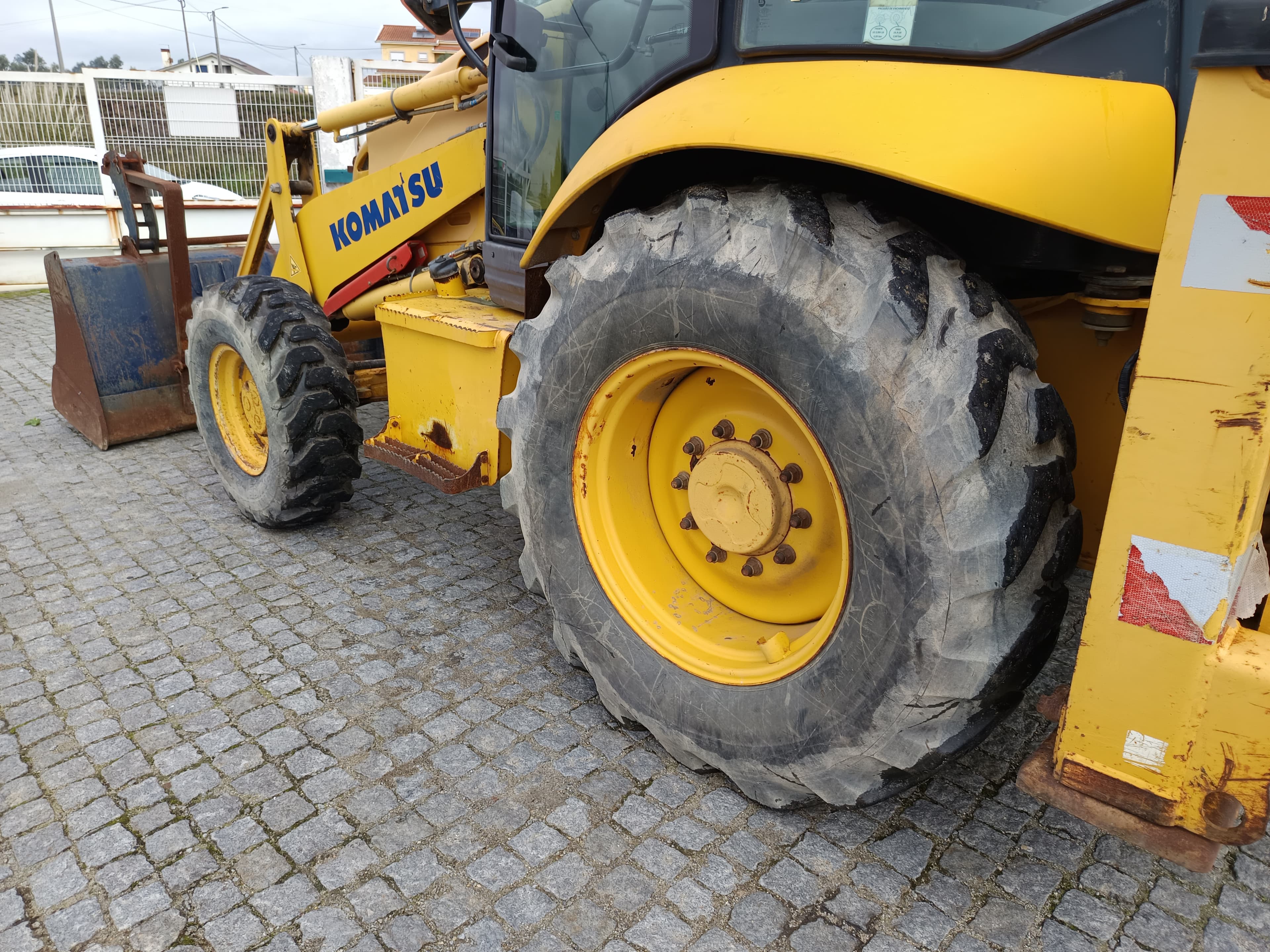 Retroescavadora Komatsu · Ano 2008 — imagem 13