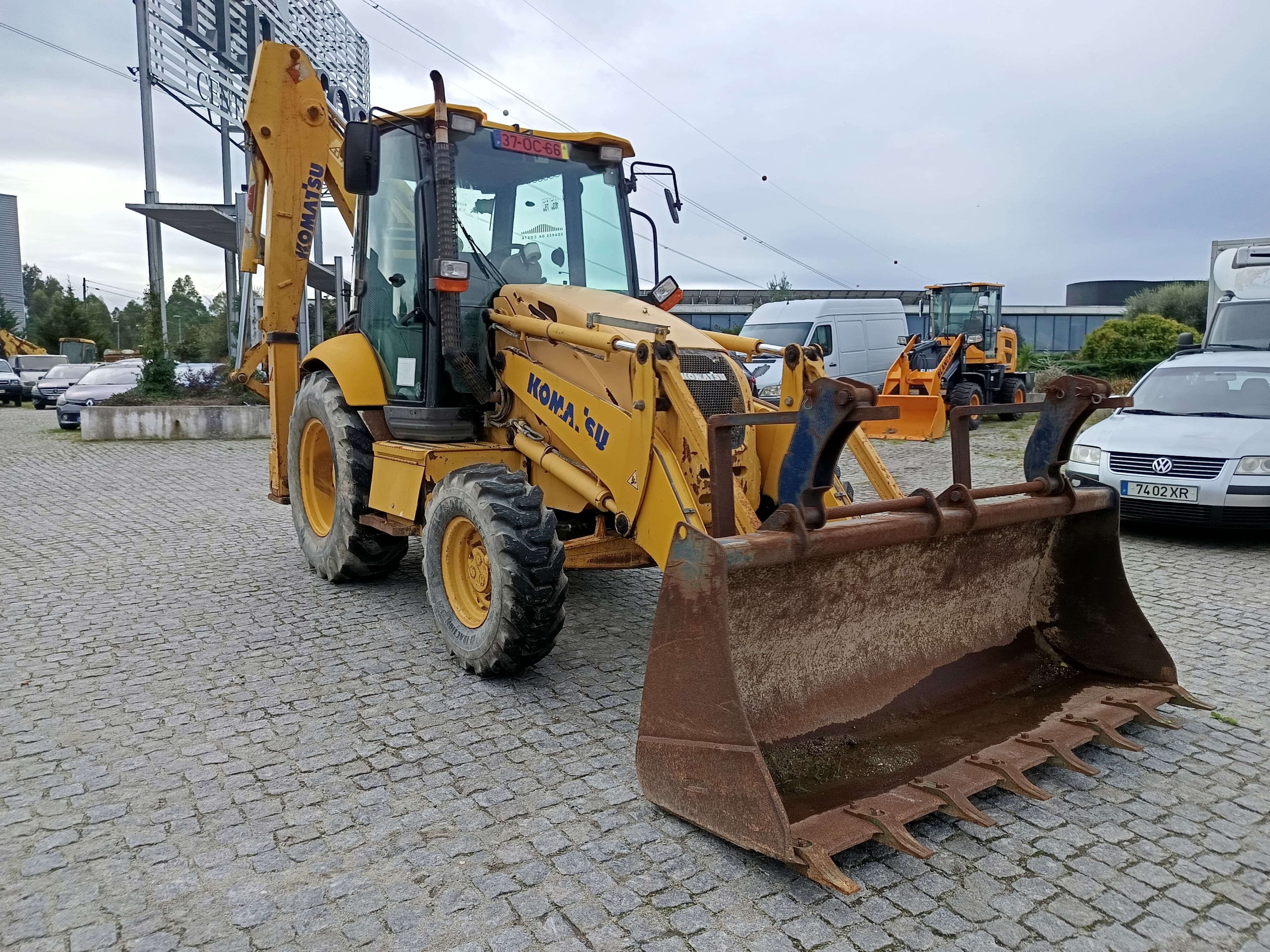 Retroescavadora Komatsu · Ano 2008 — imagem 3