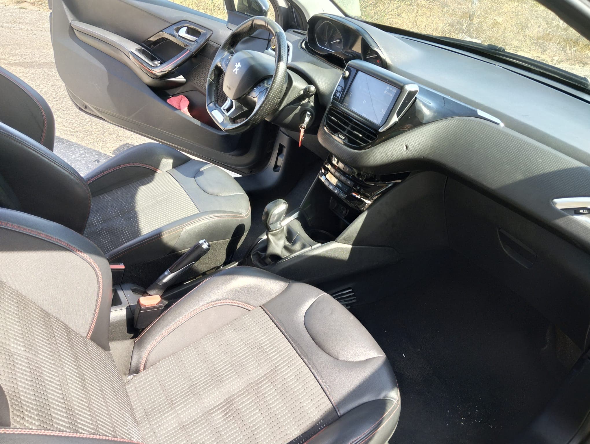 Peugeot 208 · Año 2017 — imagen 27