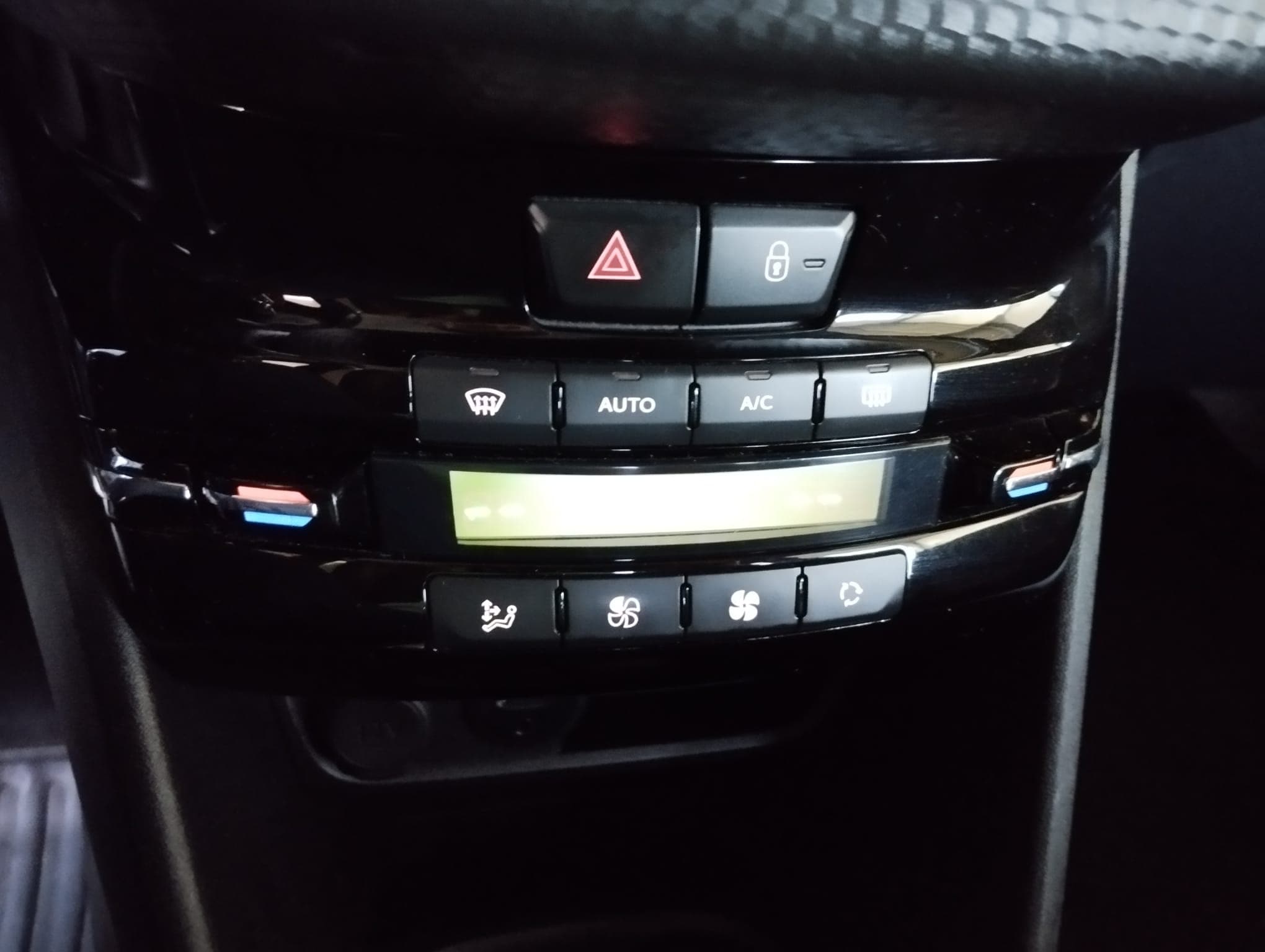 Peugeot 208 · Año 2017 — imagen 32