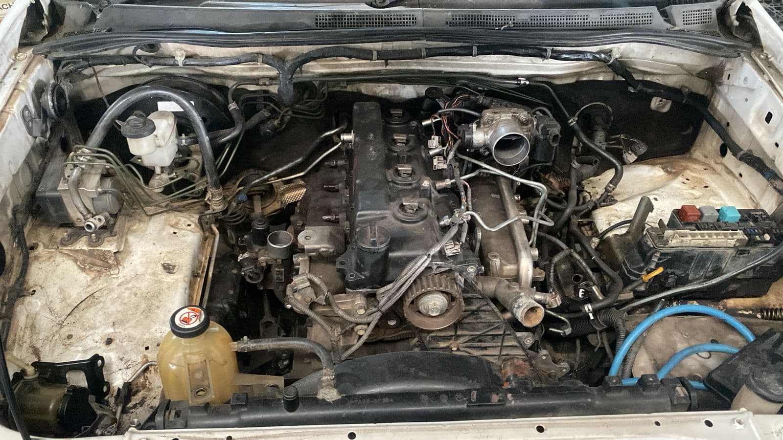 TOYOTA Hilux — image 8