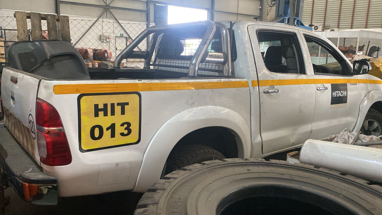 TOYOTA Hilux — image 2