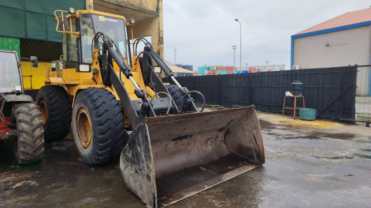 Pá escavadora CATERPILLAR T18F — imagem 7
