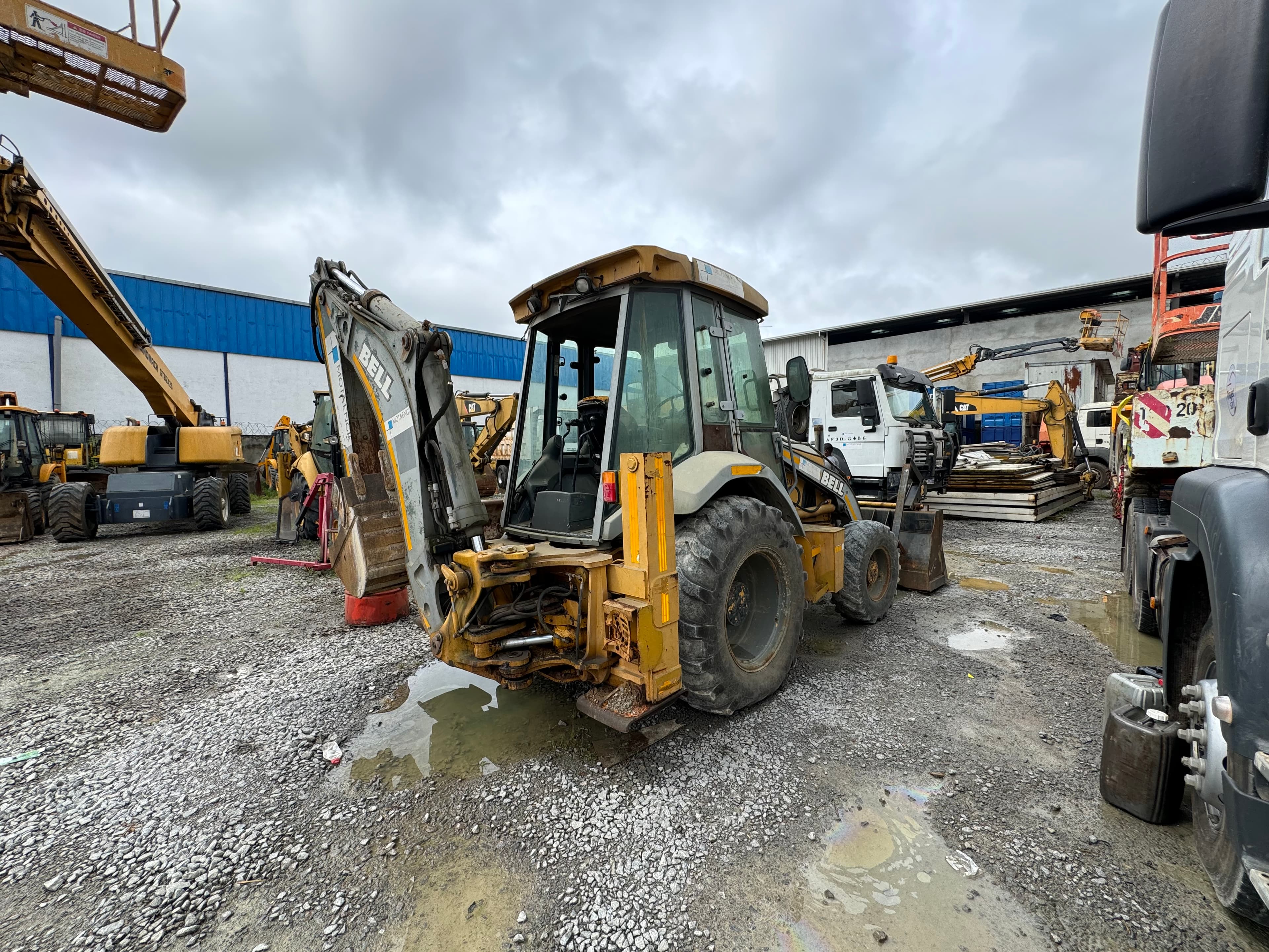 BELL 315 SJ backhoe — image 4