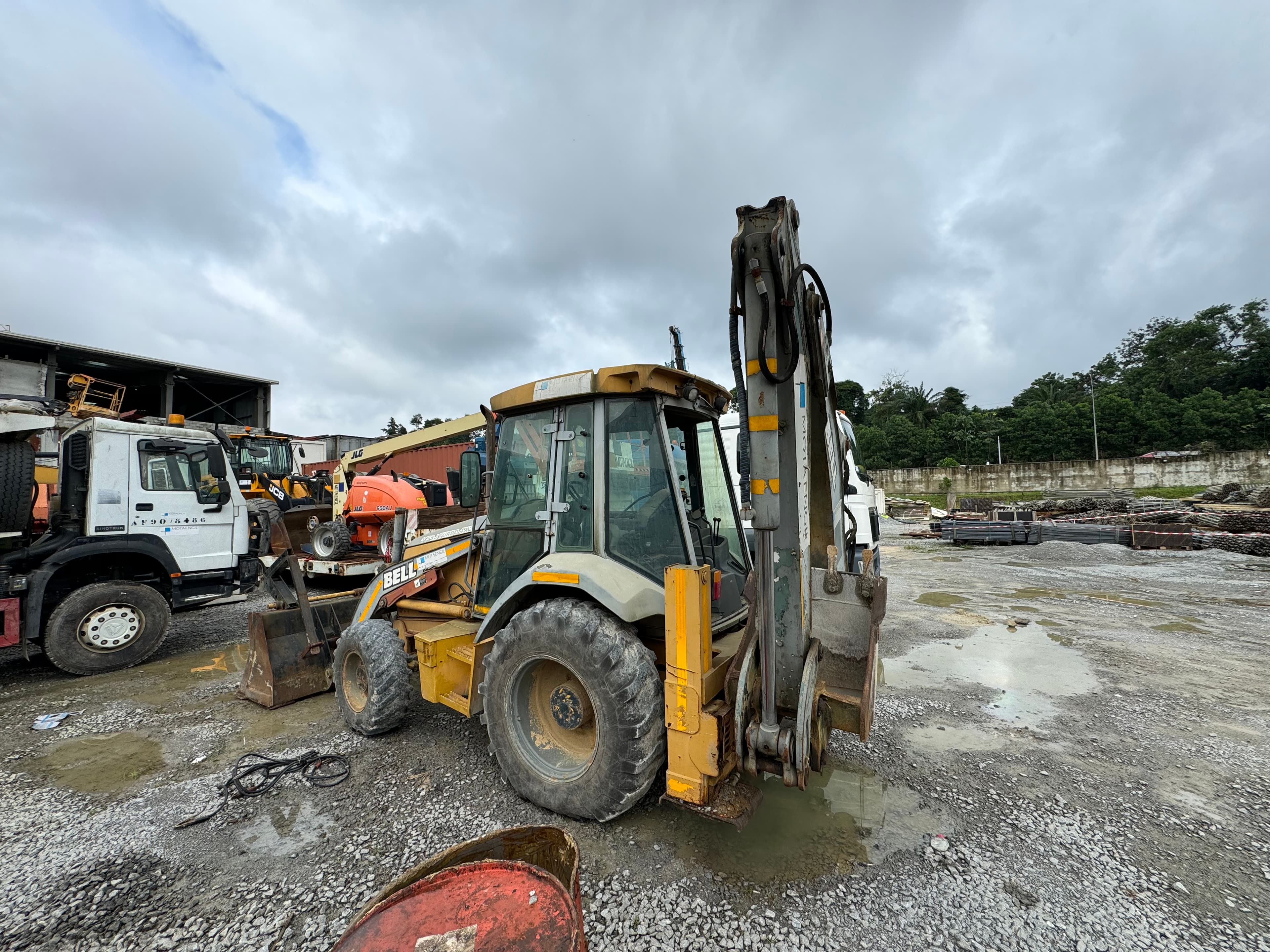 BELL 315 SJ backhoe — image 5
