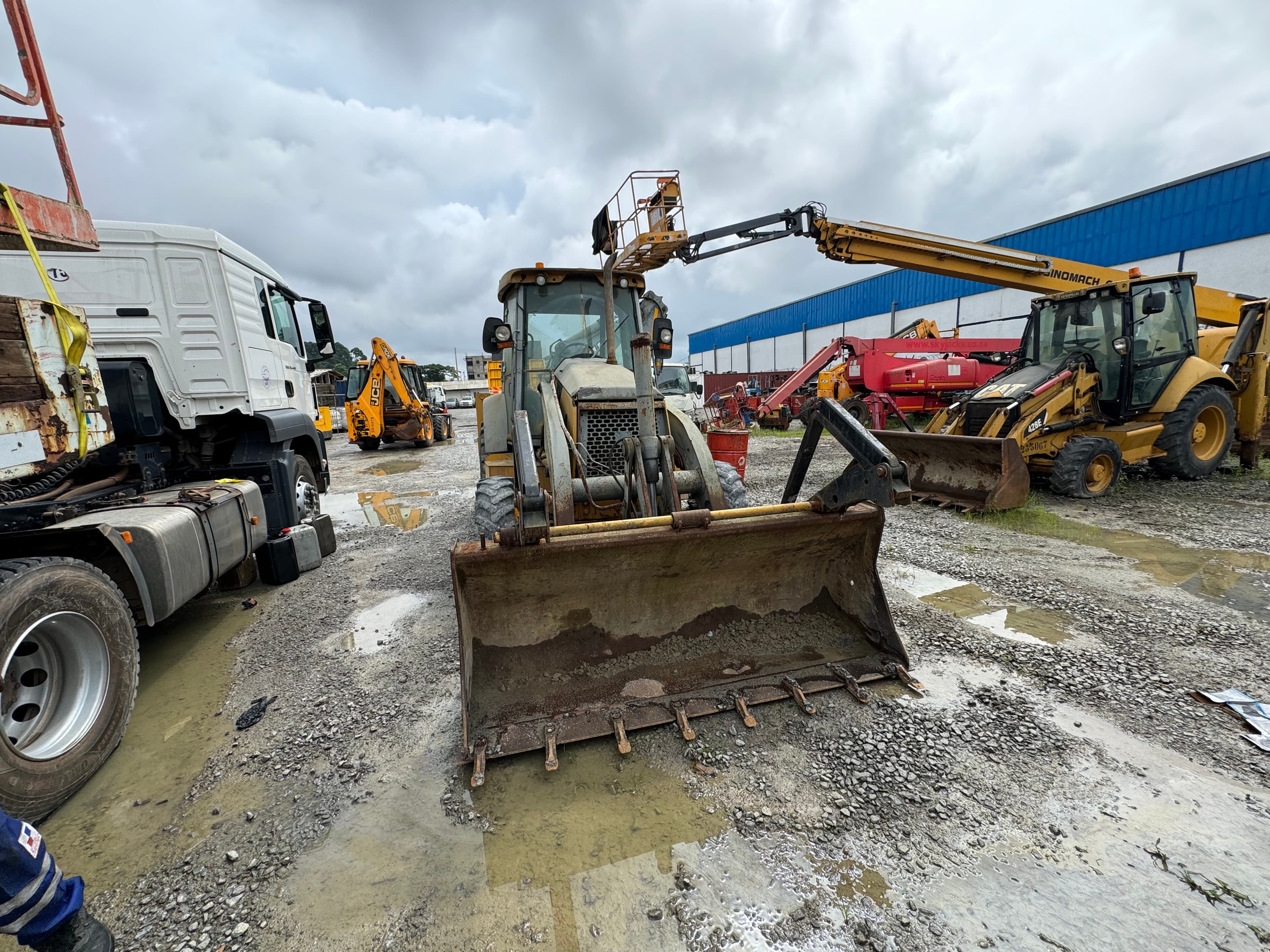 BELL 315 SJ backhoe — image 3