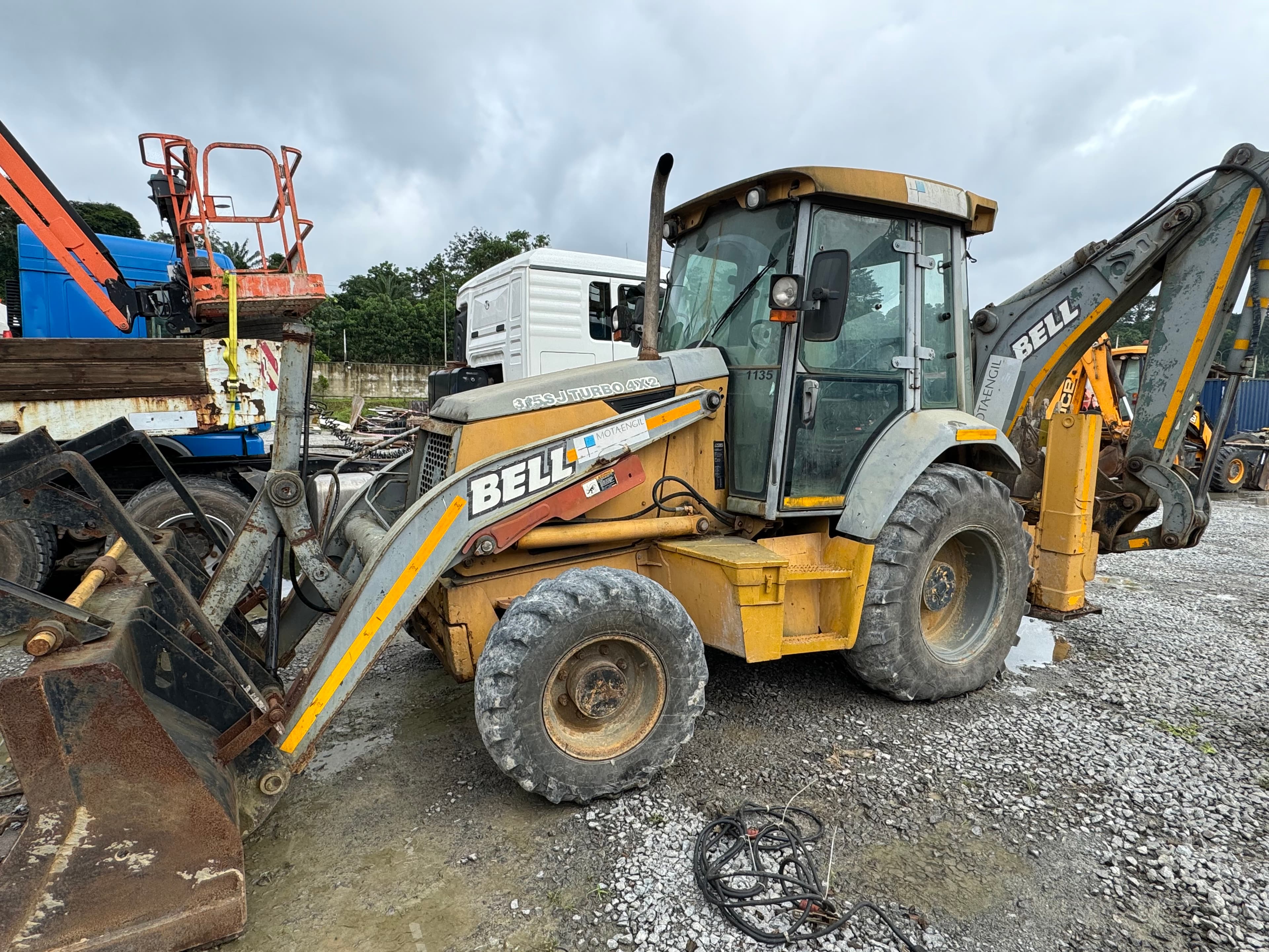 Rétrocaveuse BELL 315 SJ