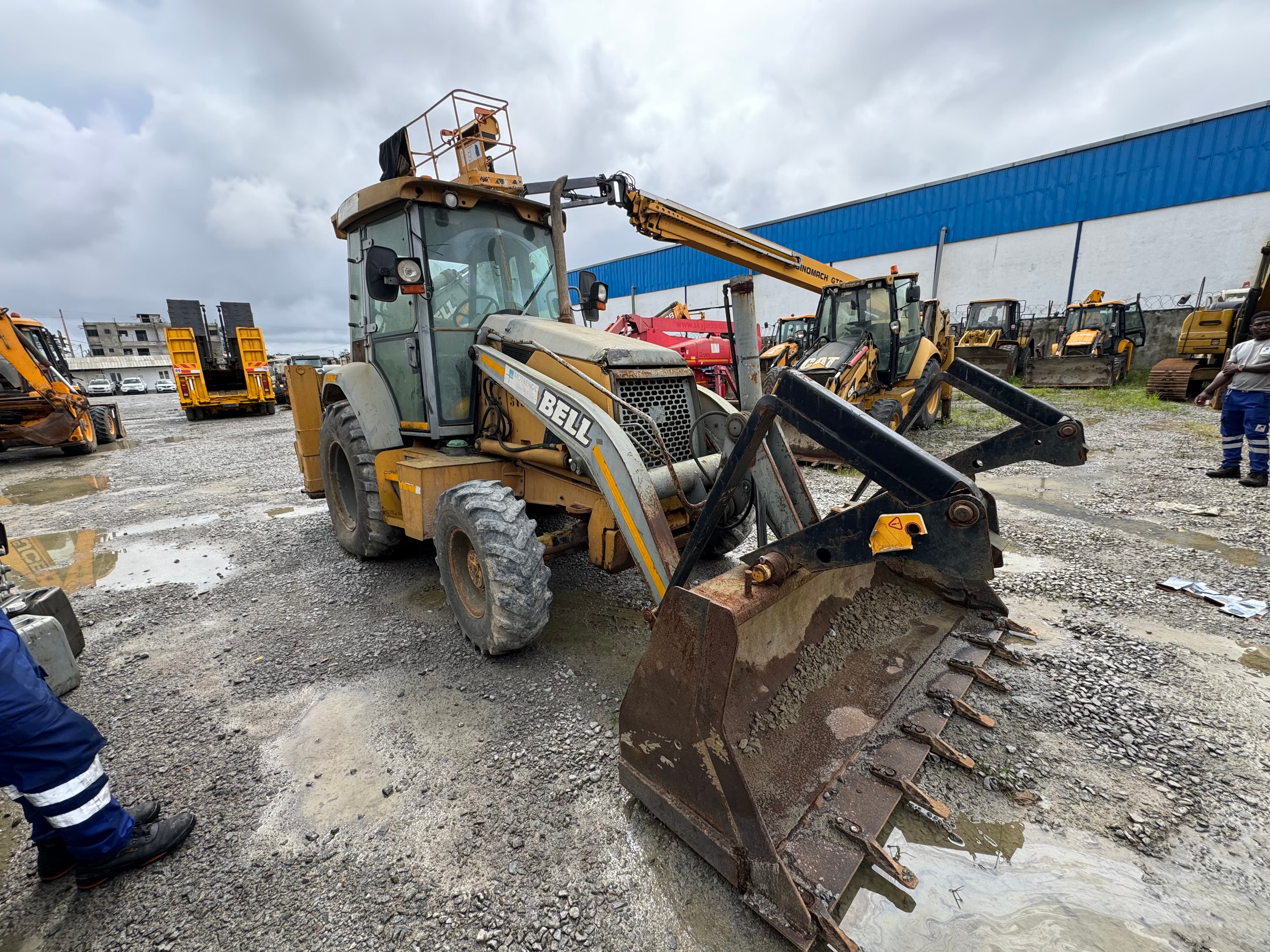 BELL 315 SJ backhoe — image 7