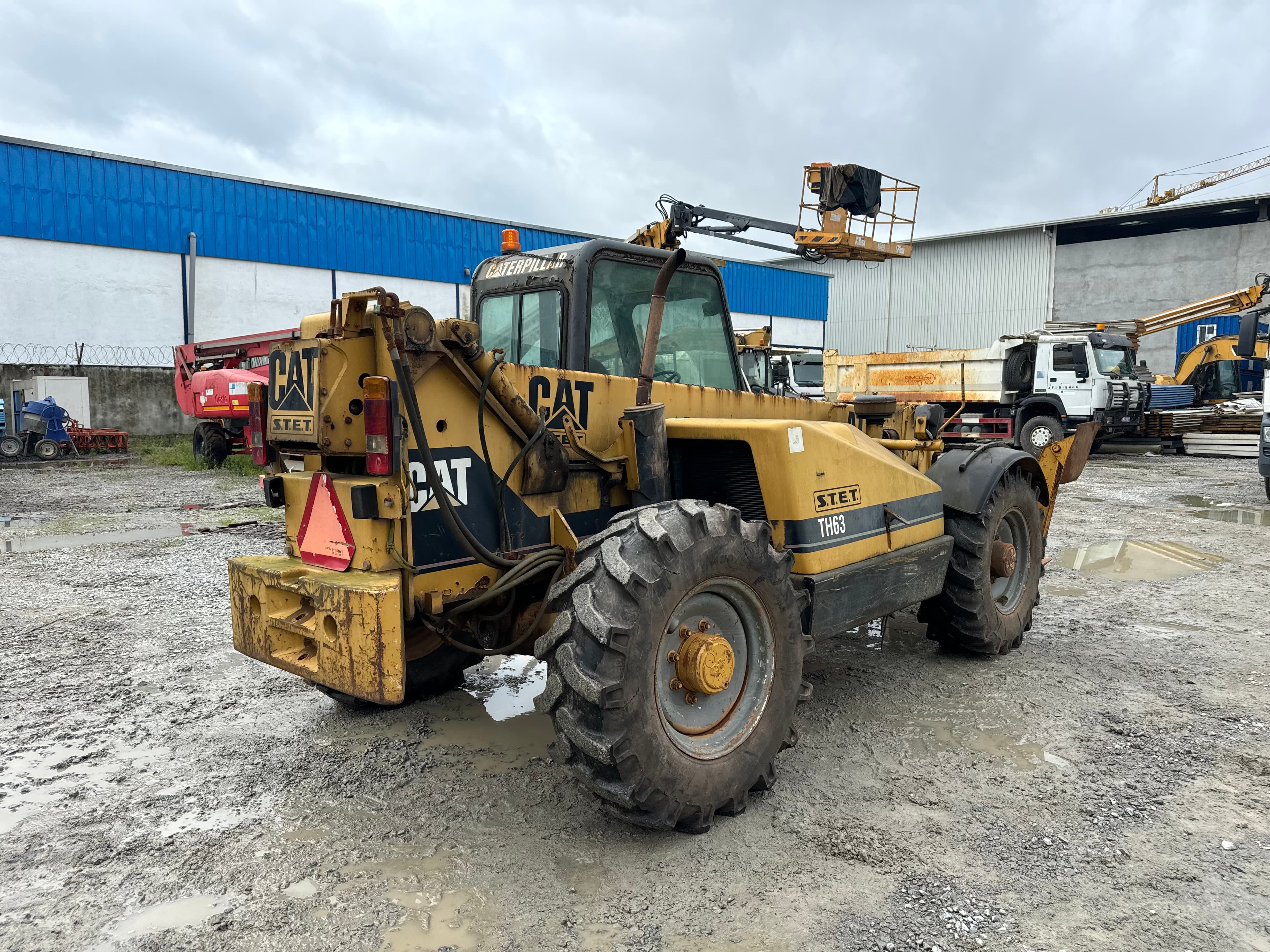 Télescopique multifonctions CATERPILLAR TH 63 — imagen 3