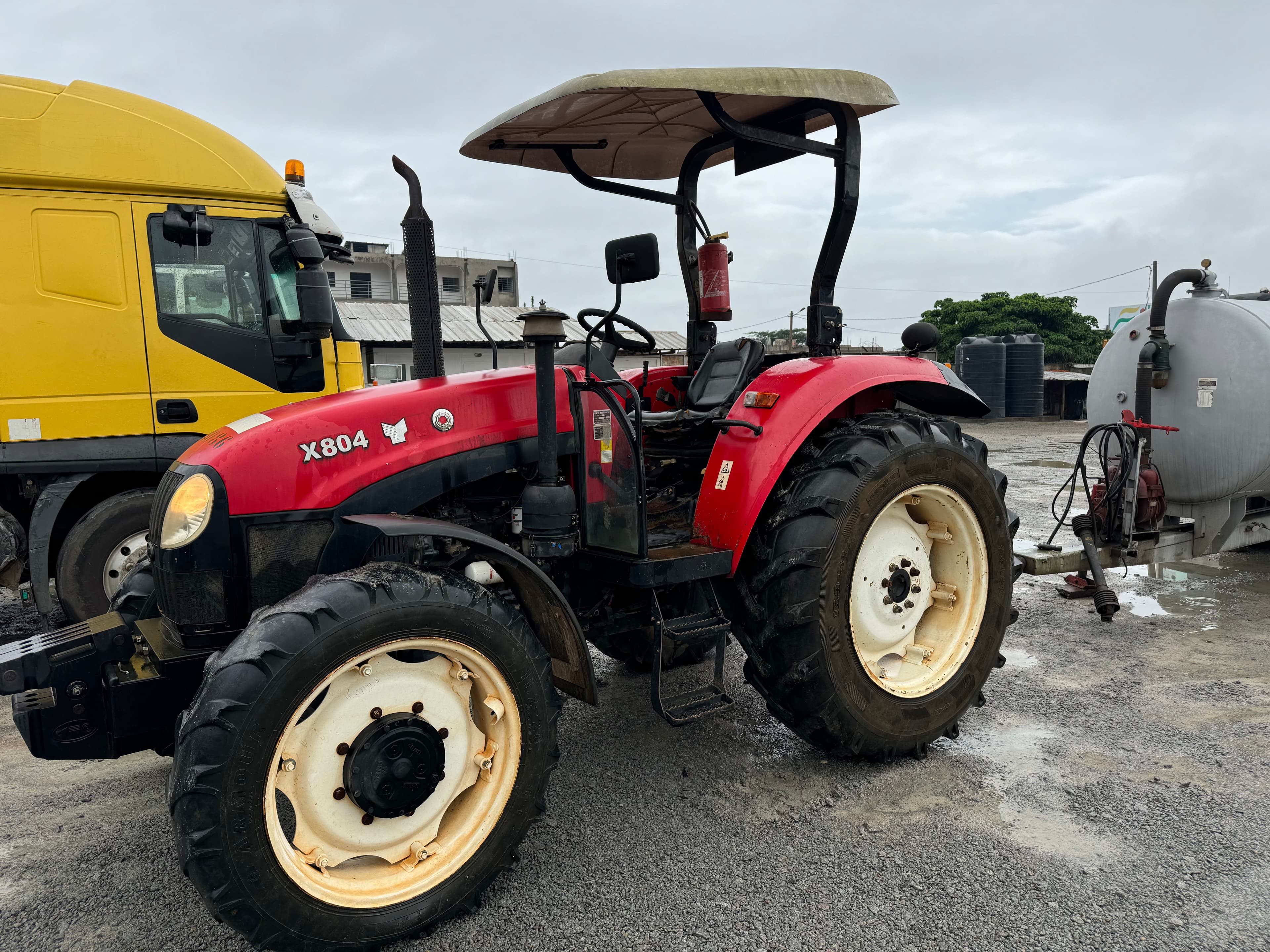 Tracteur agricole YTO X804 — image 5