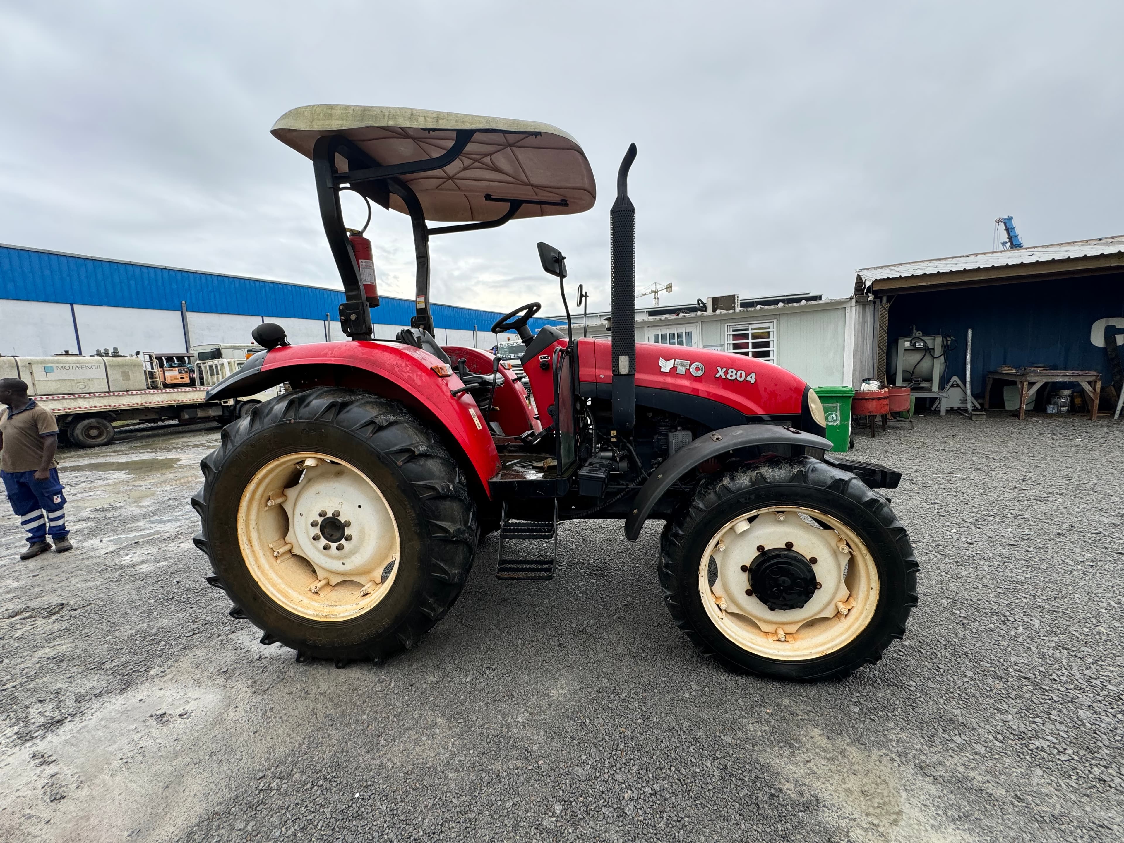 Tracteur agricole YTO X804 — image 2