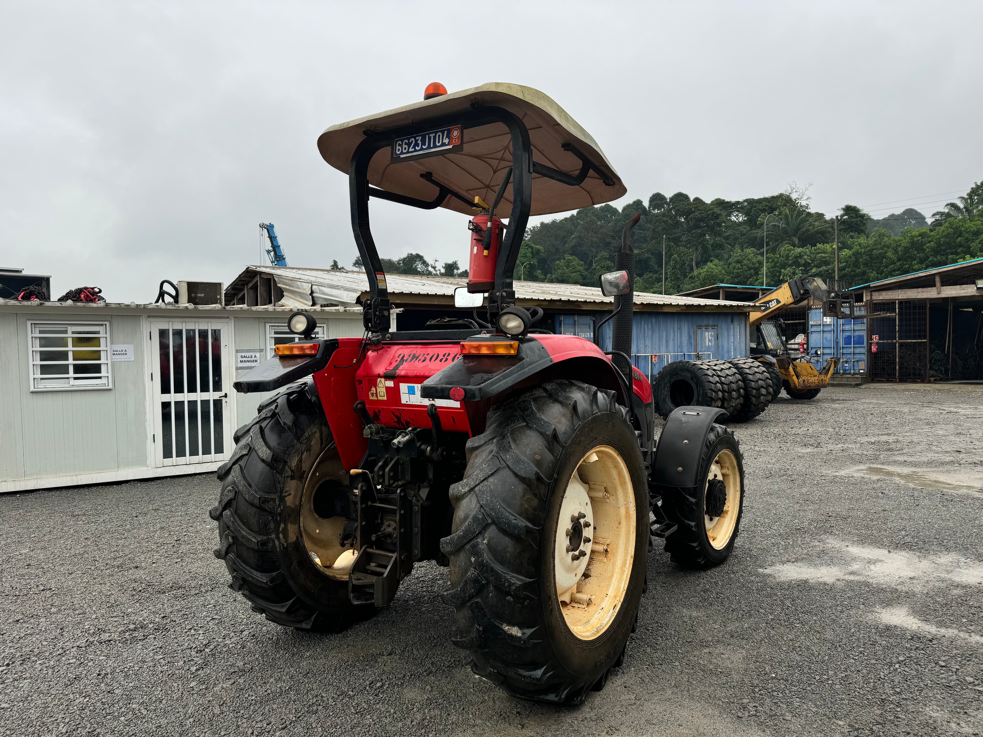 Tracteur agricole YTO X804 — image 3