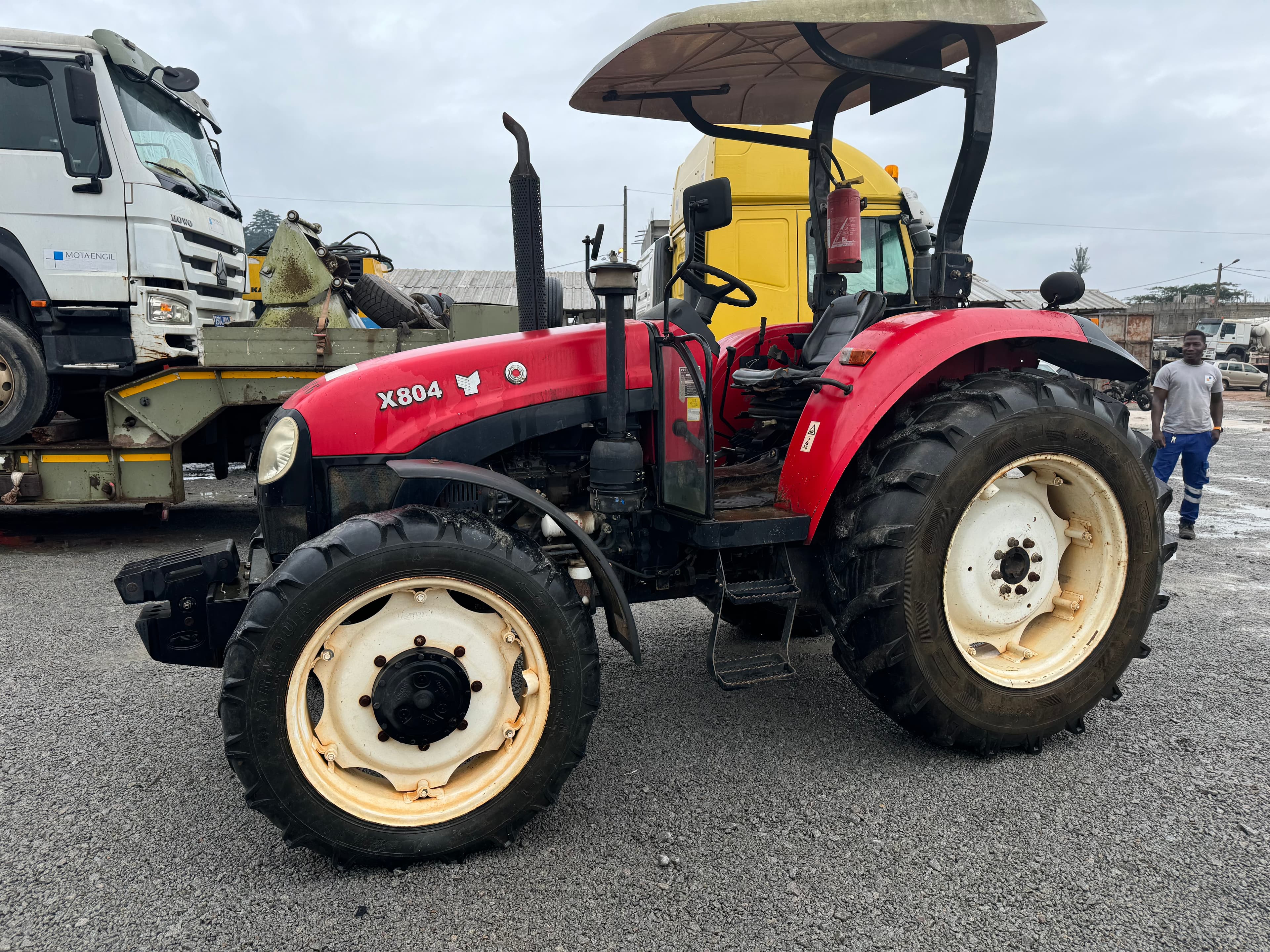 Tracteur agricole YTO X804