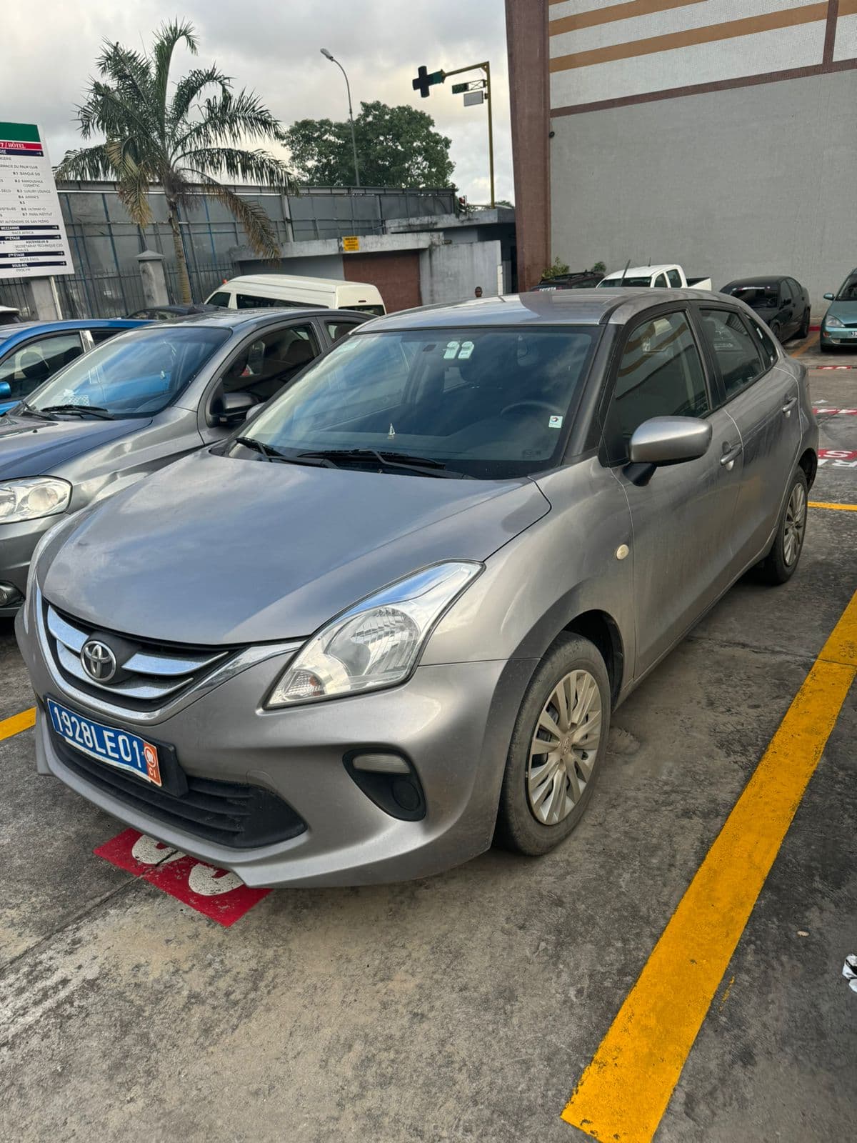 Véhicule léger TOYOTA STARLET — imagen 1
