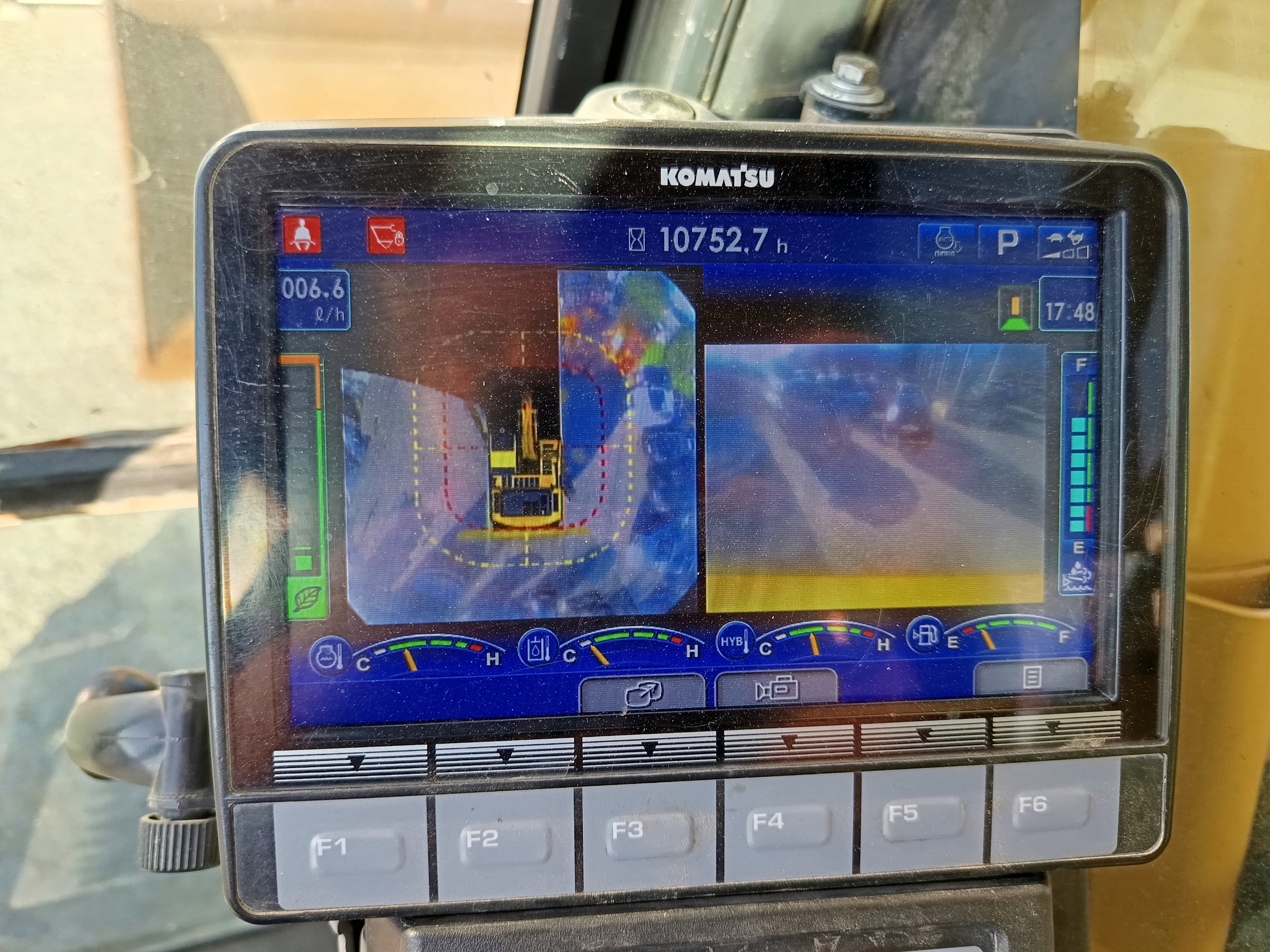 Giratória de Rastos Komatsu · Ano 2018 — imagem 15