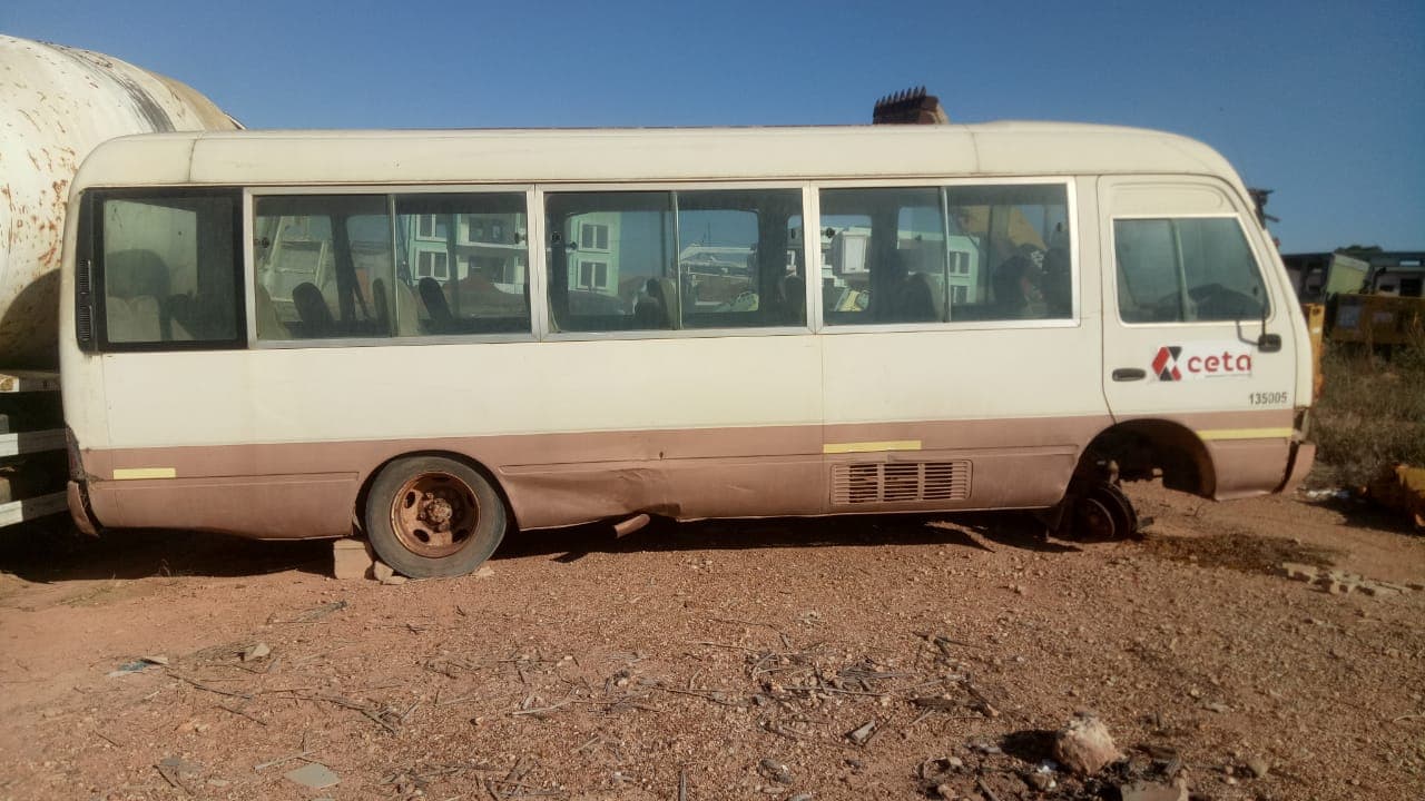 Toyota Coaster — imagem 2