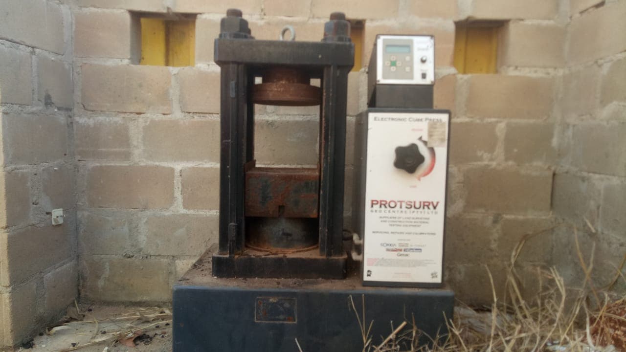 Máquina p/ prensar cubos — image 2
